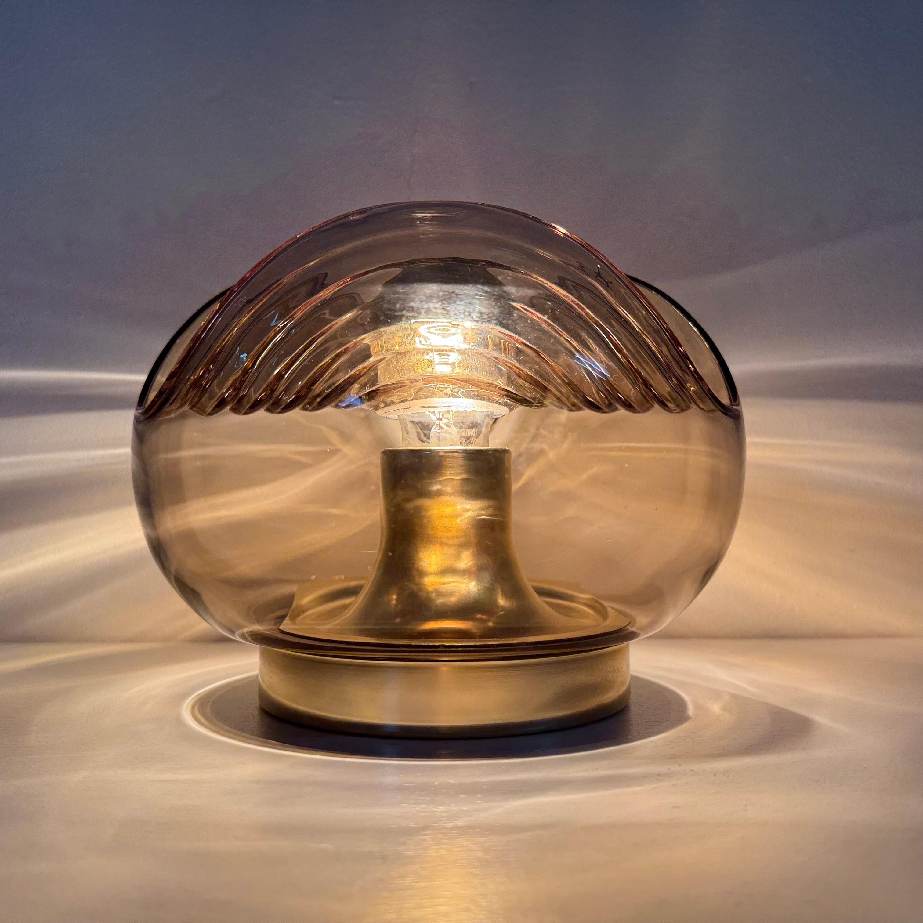 Lampada da tavolo in vetro Wave Koch & Lowy di Peill & Putzler, Germania, anni '70

Dimensioni: Diametro 21 cm, altezza 16,5 cm
Condizioni: Buono
Materiale: Vetro, metallo