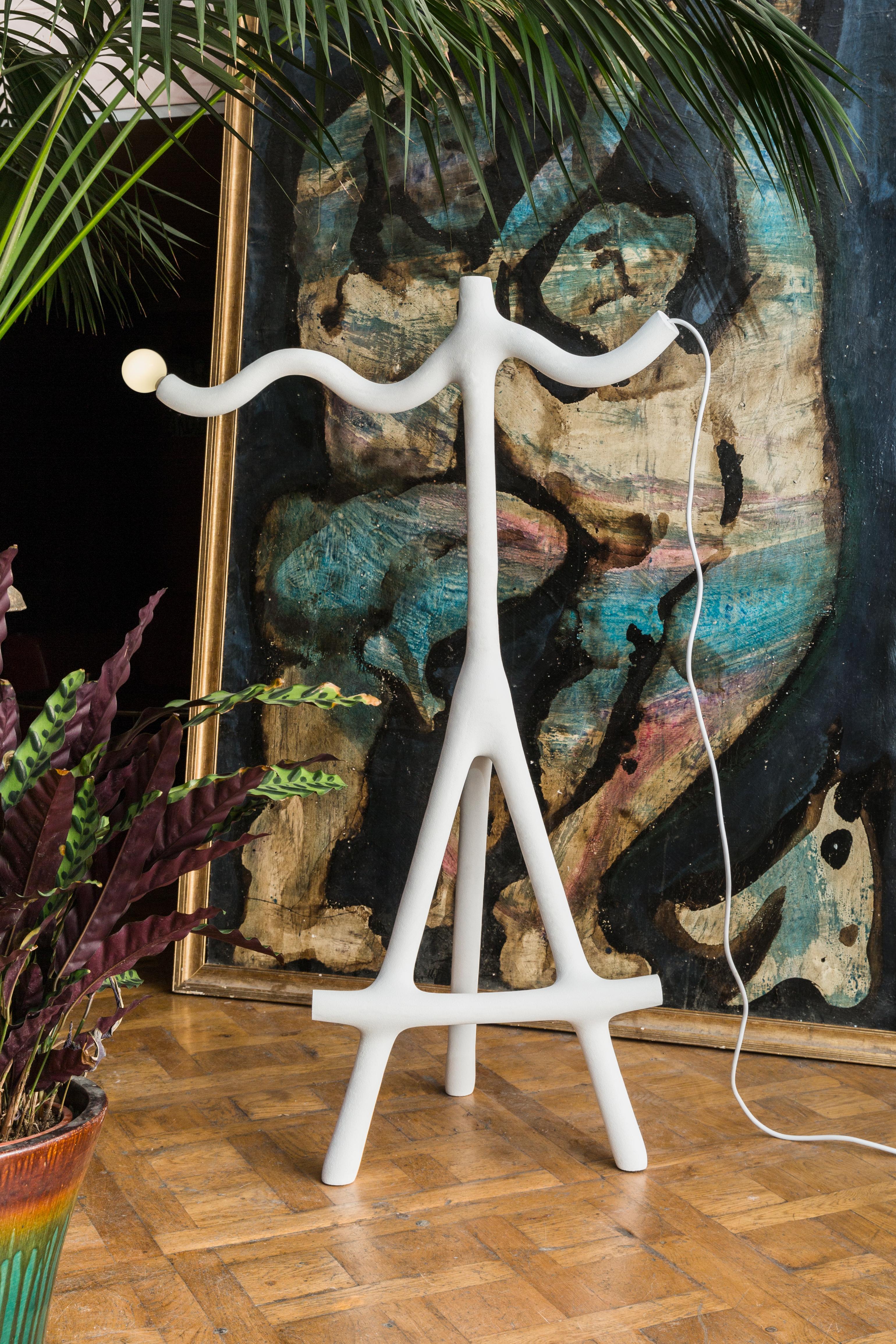 Lampadaire contemporain en forme de vague sur bâtons Neuf - En vente à London, GB