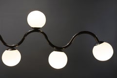 Leuchte in Wellenlänge mit integrierter LED und pulverbeschichtetem Stahl