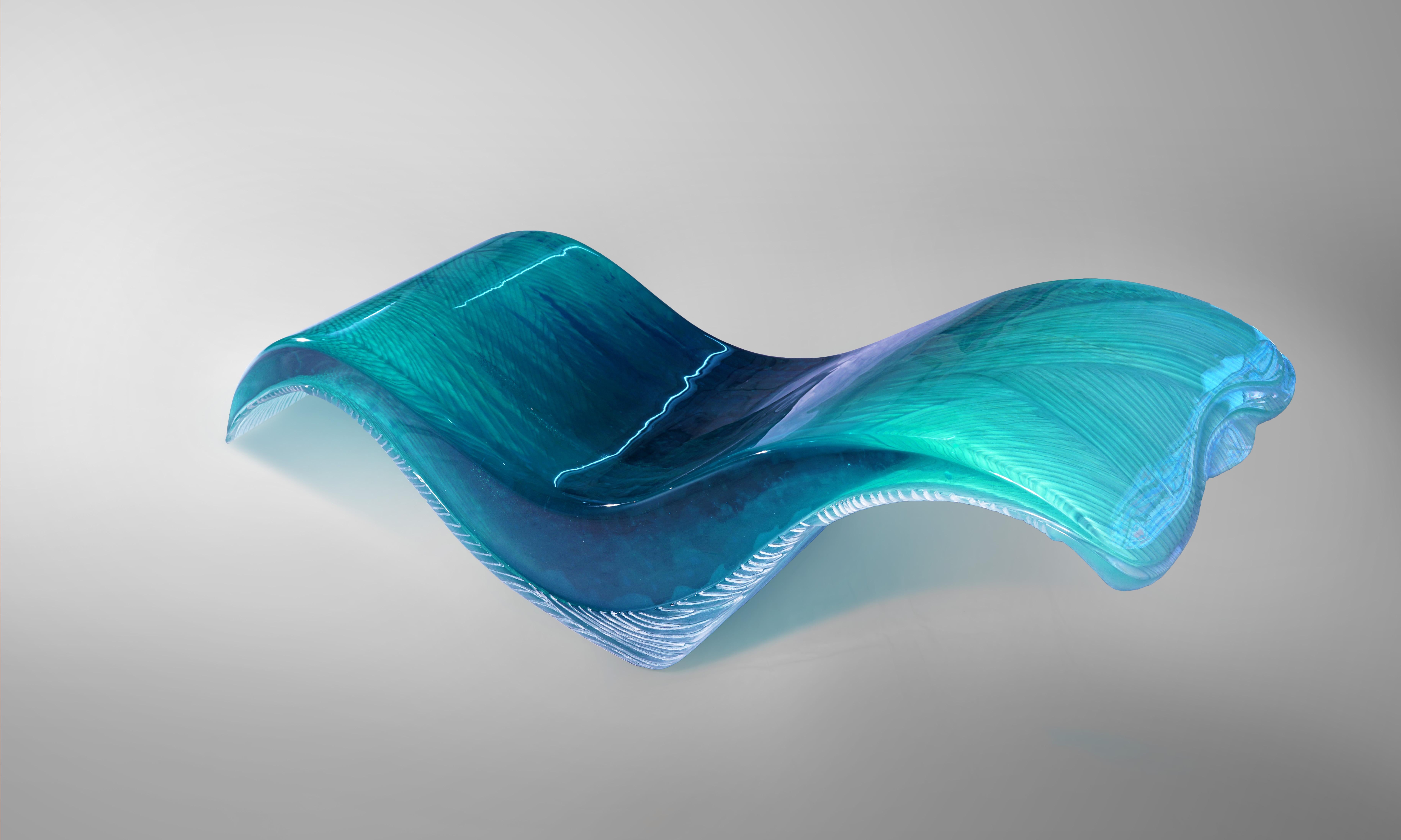 Moderne Wave Lounge d'Eduard Locota. Conception sculpturale en verre acrylique bleu turquoise en vente