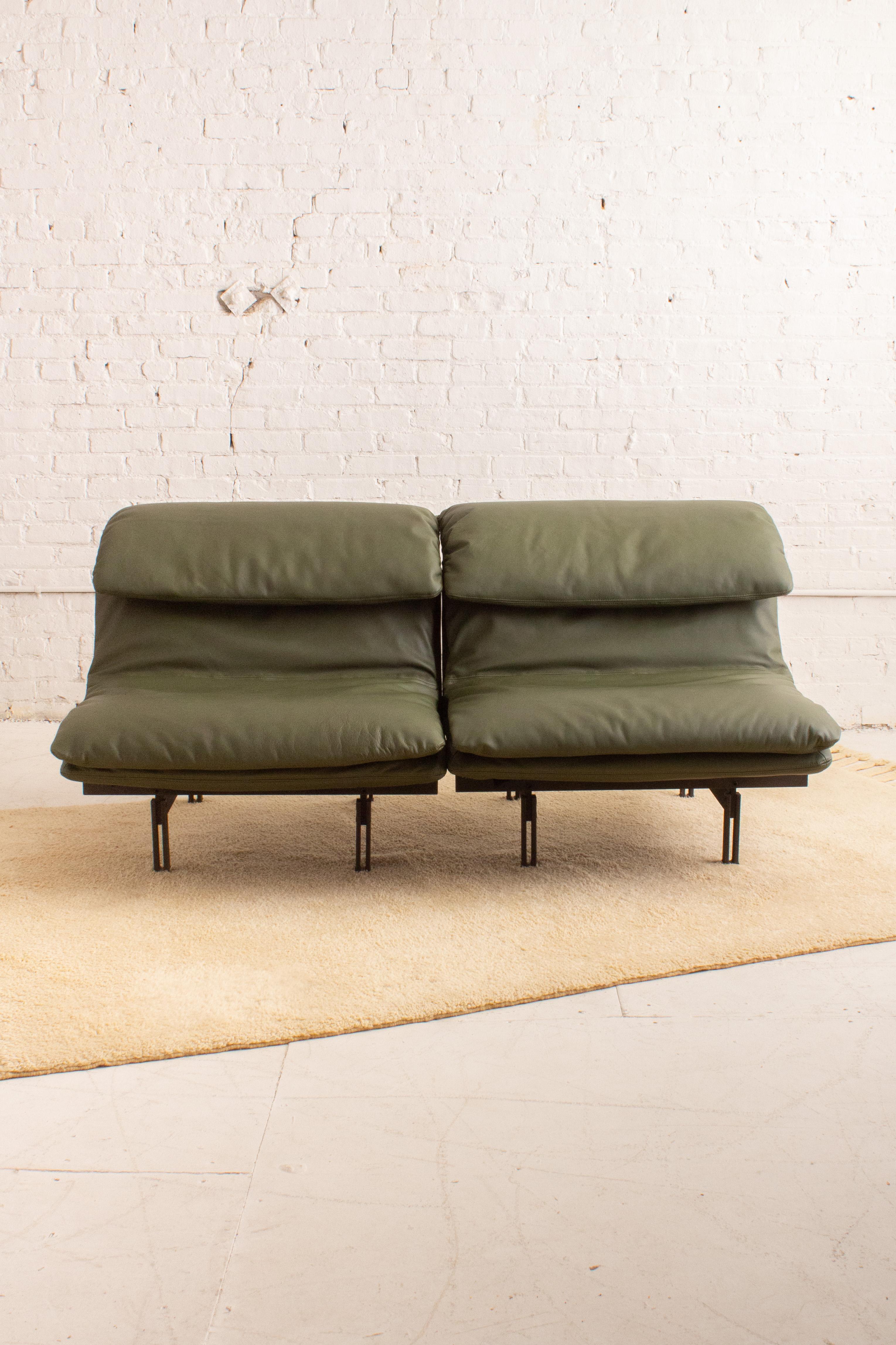Wave Lounge Chair by Giovanni Offredi for Saporiti For Sale 3