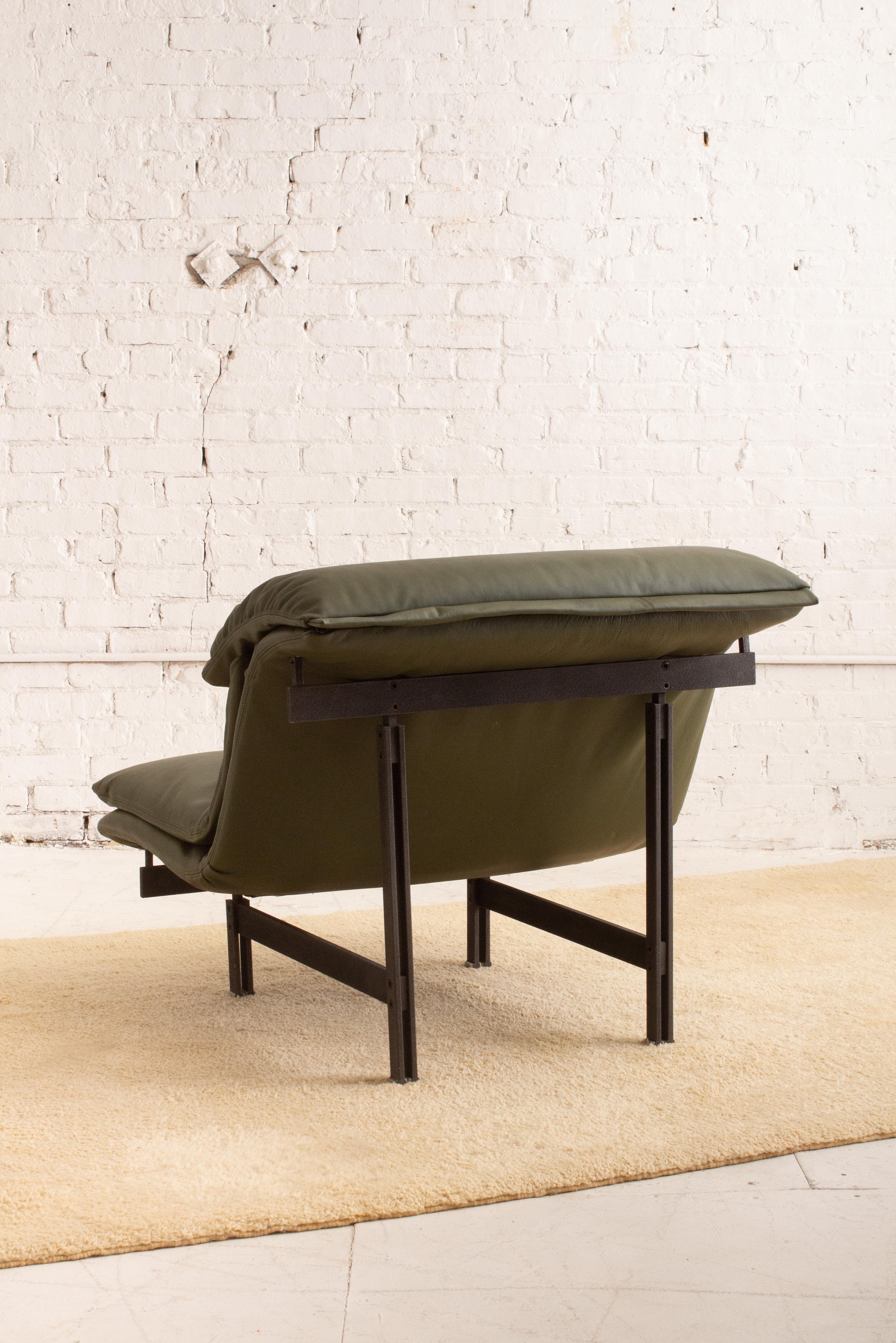 Mid-Century Modern Wave Lounge Chair by Giovanni Offredi for Saporiti For Sale