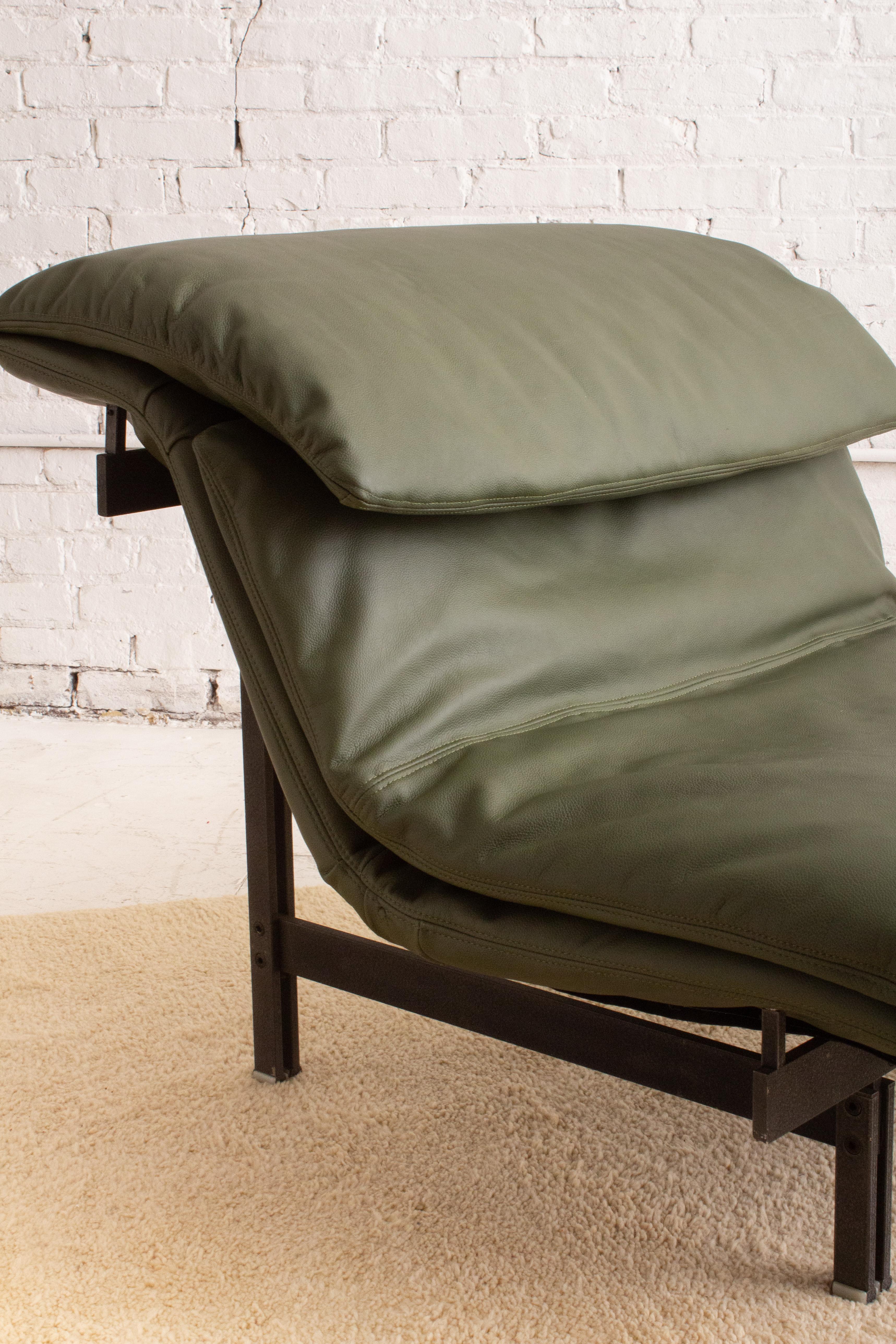 20th Century Wave Lounge Chair by Giovanni Offredi for Saporiti For Sale
