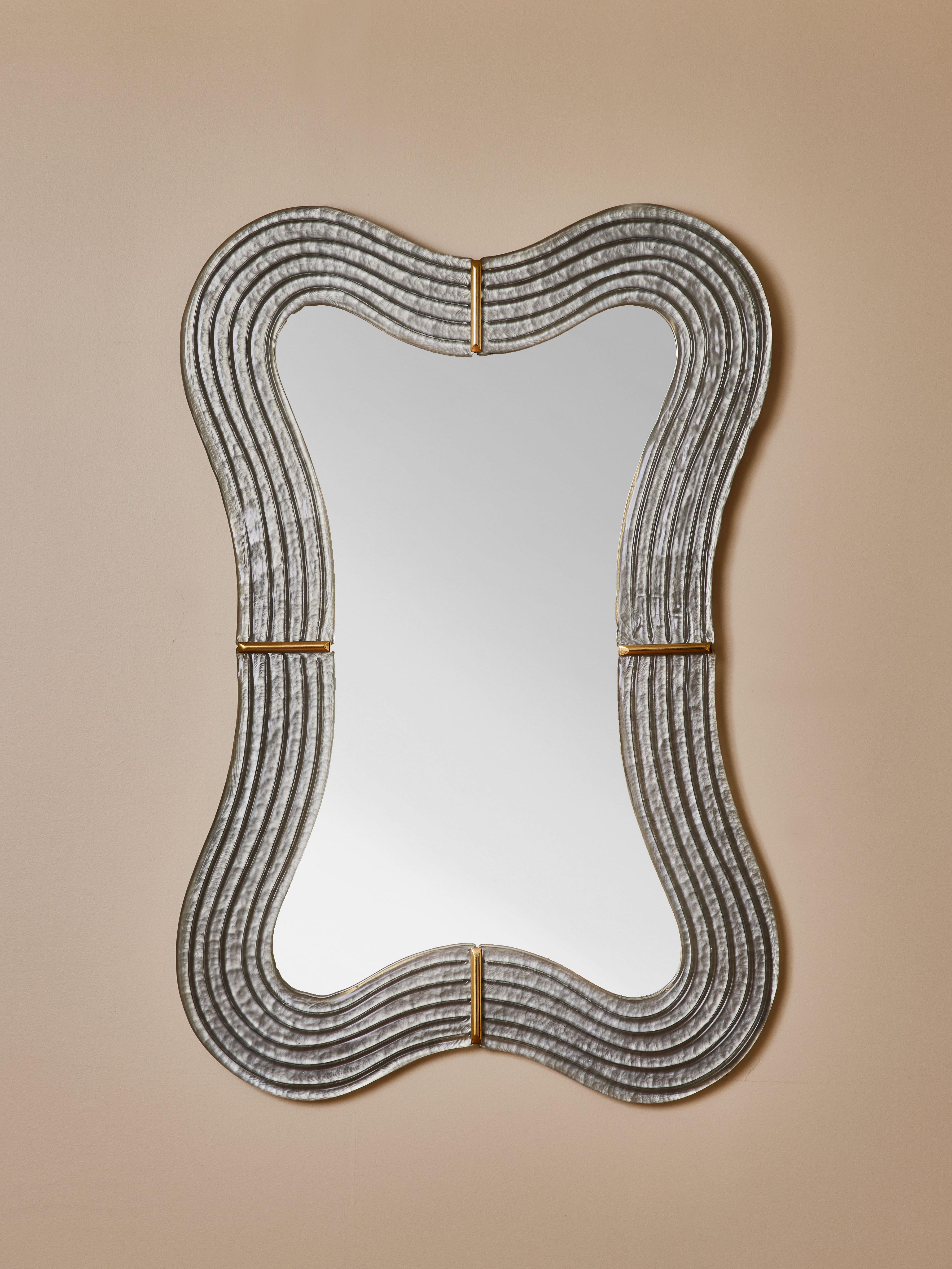 Mirror with frame in sculpted and tainted Murano glass.
Creation by Studio Glustin.
