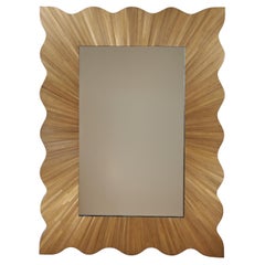 Miroir vague en marqueterie de paille dans le style de Jean Michel Frank