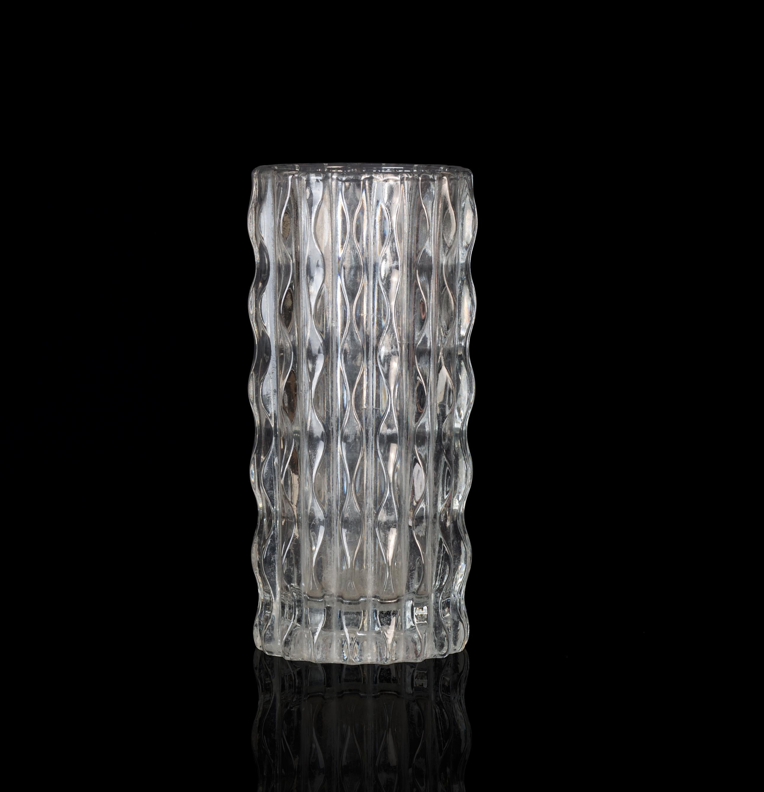 Wave Murano glass vase is a wonderful decorative object, realized by a Murano manufacture during the 1970s. 

Very elegant transparent glass vase for flowers with wavy decoration along the body.

Good conditions.