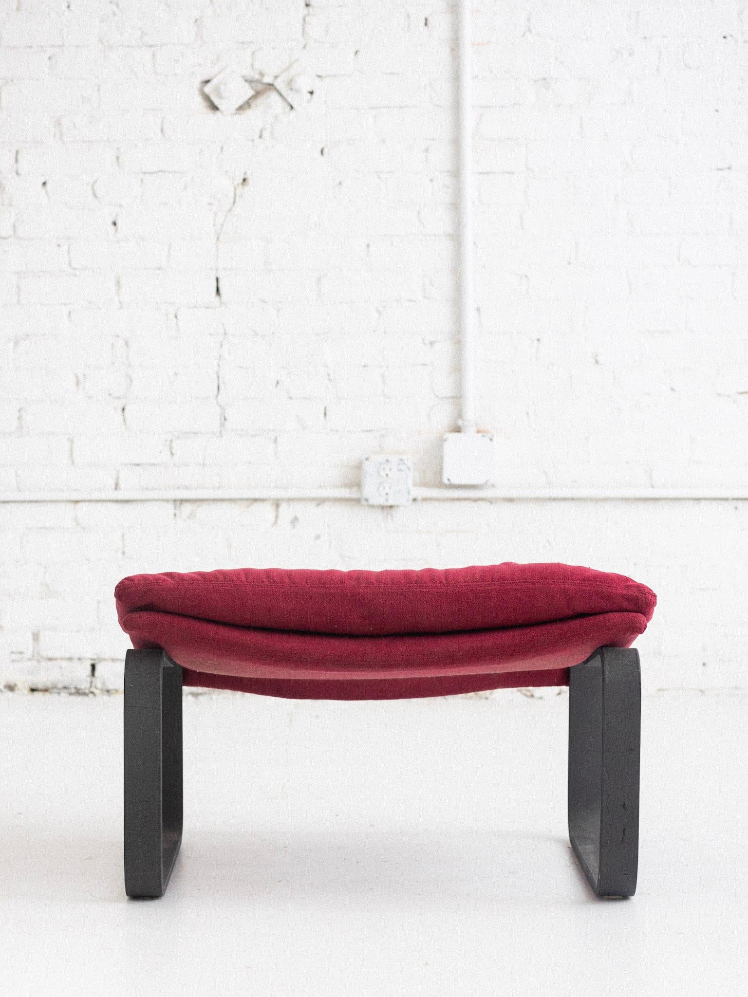 Wave Ottoman by Giovanni Offredi for Saporiti In Good Condition For Sale In Brooklyn, NY