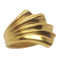'Wave' Ring in 22k Yellow Gold