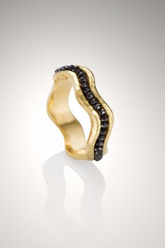 18KY Wave Ring with Black Diamonds