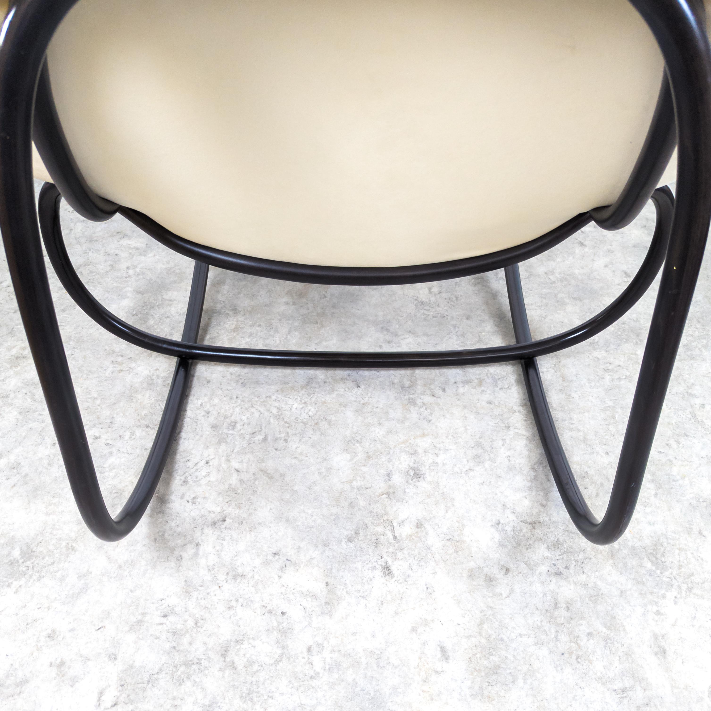Chaise longue à bascule en bois courbé « Wave » de Michal Riabic pour TON en vente 3