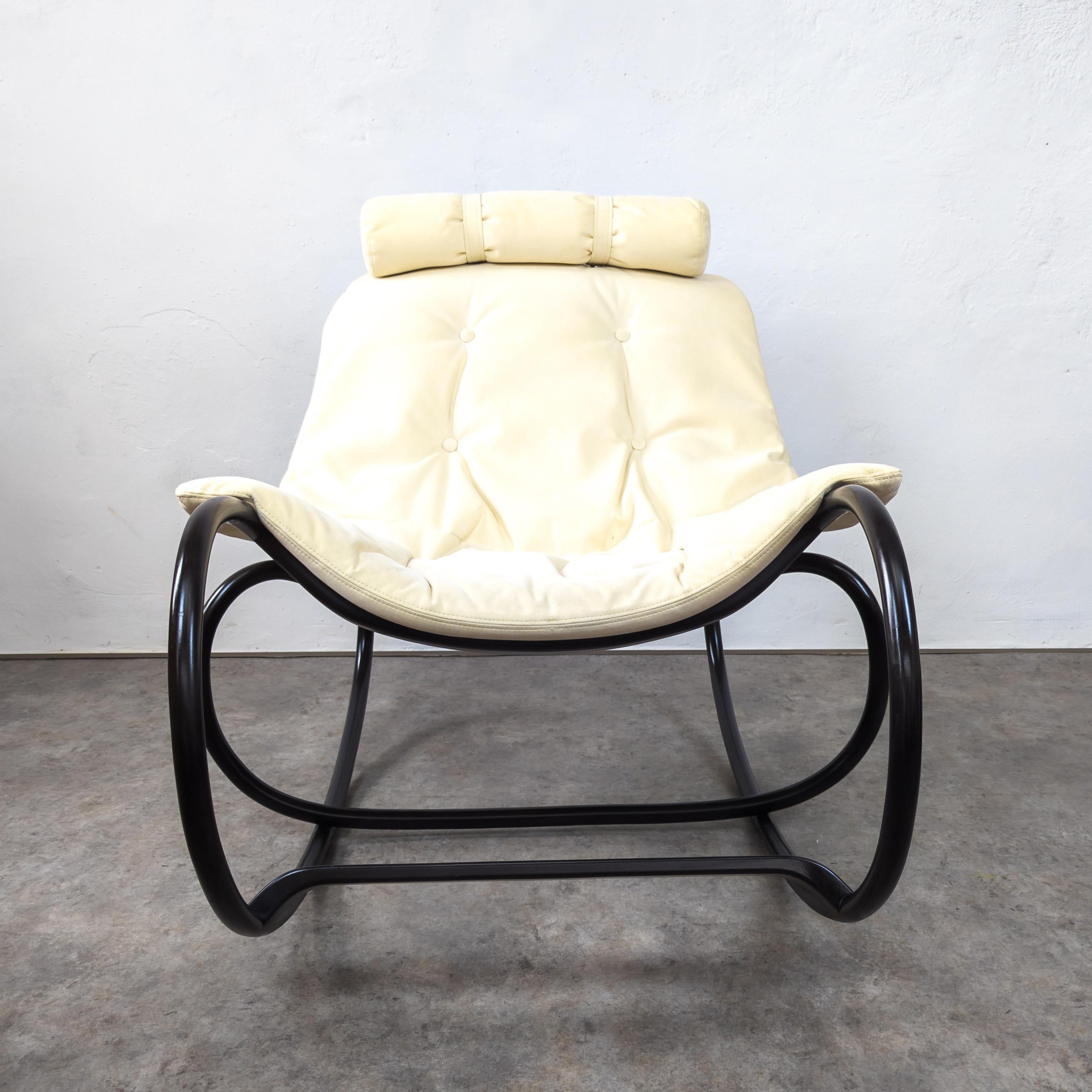Hêtre Chaise longue à bascule en bois courbé « Wave » de Michal Riabic pour TON en vente