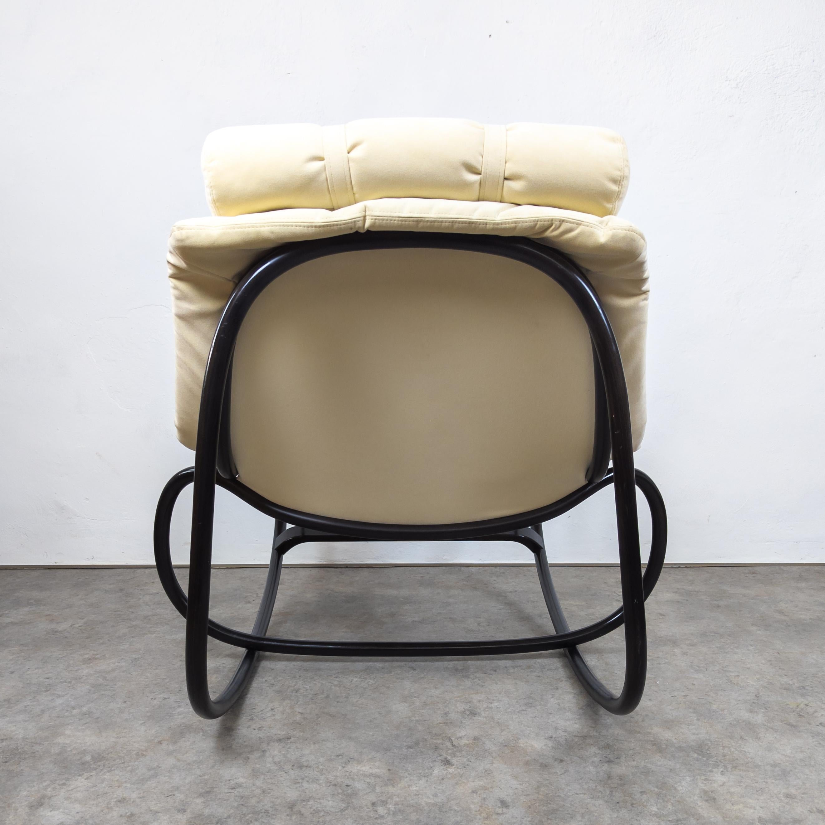 Chaise longue à bascule en bois courbé « Wave » de Michal Riabic pour TON en vente 1