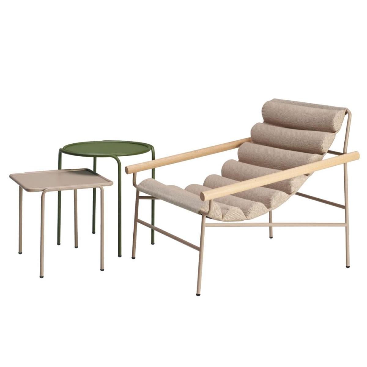 Wave-shaped Beige armchair
Beige Wave-shaped armchair with cylinder rollers on the back and seat. Very comfortable and original, it can decorate your garden or terrace.
Available in several colours.
This armchair is sold with a cover to protect