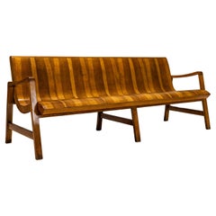 Banco ondulado en nogal chapado en dos tonos, Italia Años 50