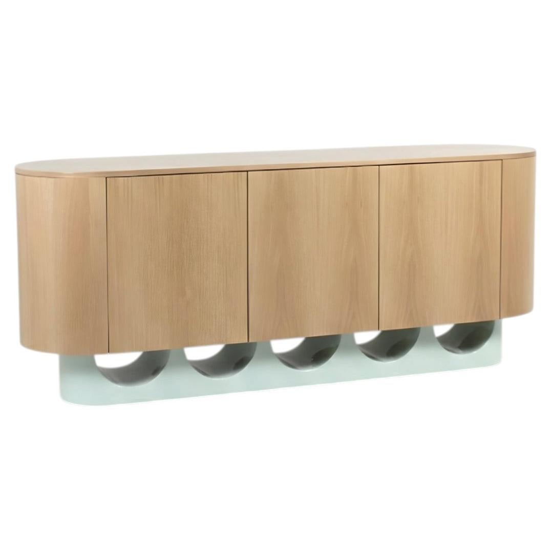 Sideboard Wave aus Eiche Natur und hellblau lackiertem Holz