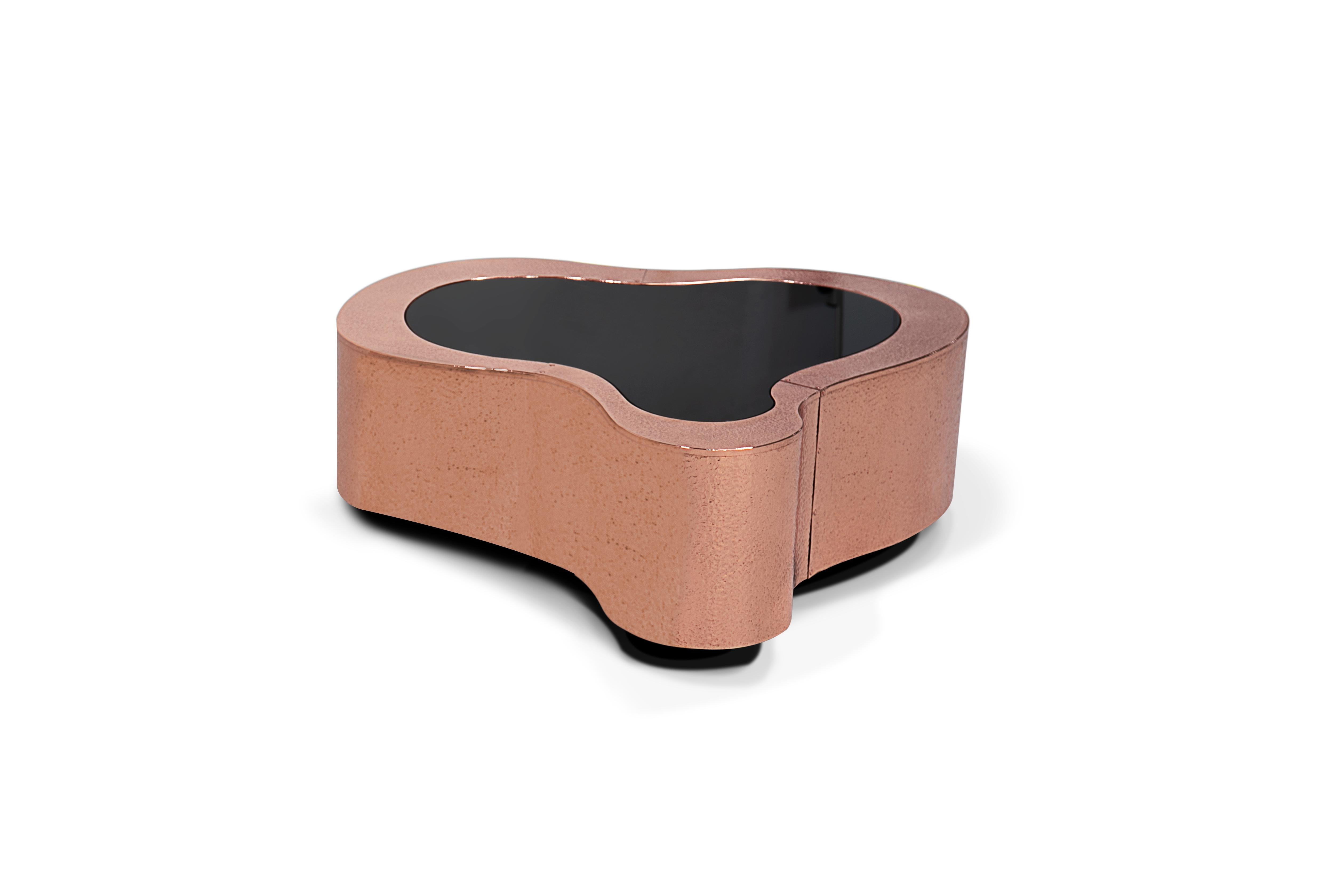 Wave Small Center Table - Hand-Crafted Hammered Brass - Boca do Lobo In New Condition For Sale In Rio Tinto, PT