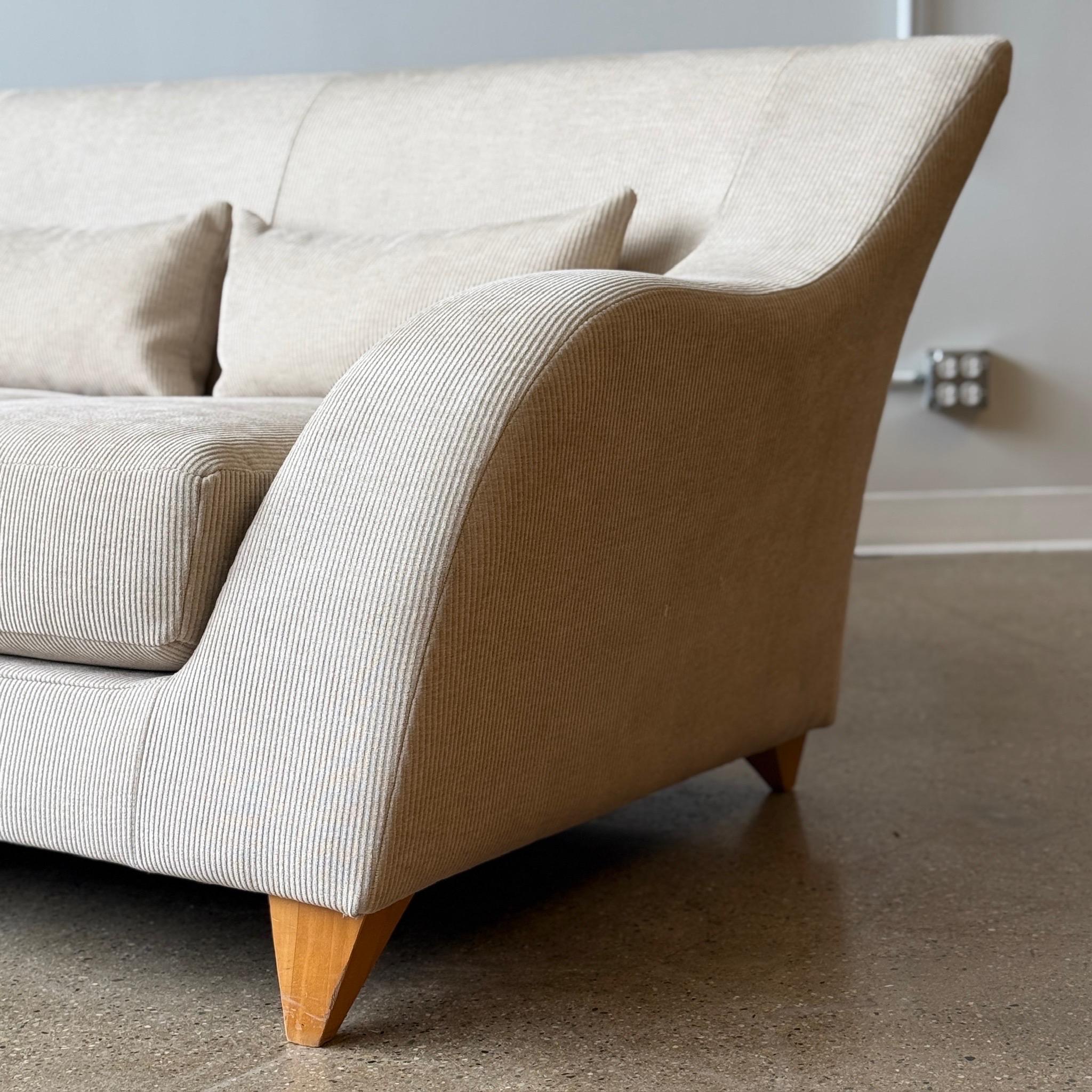 c. 2000s. USA. Tagged. Neu gepolstert mit steingrauem Kordsamt. Originale Holzbeine, die zur Form des Sofas passen. 

