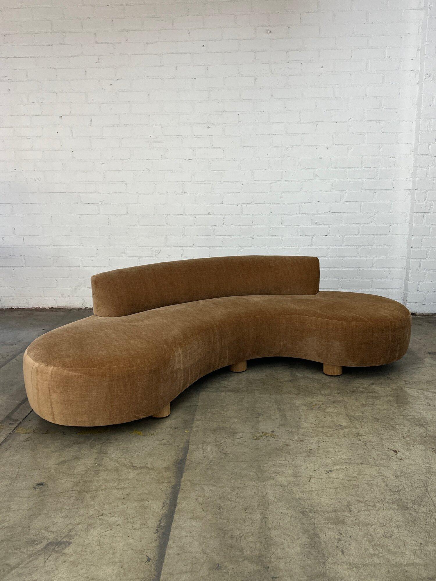 Wave Sofa in Cognac Chenille For Sale 1