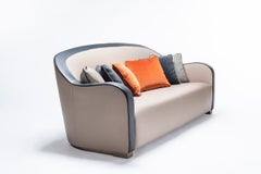 Wave Sofa  in einem zeitlosen Stil, Signatur von Hugues Chevalier