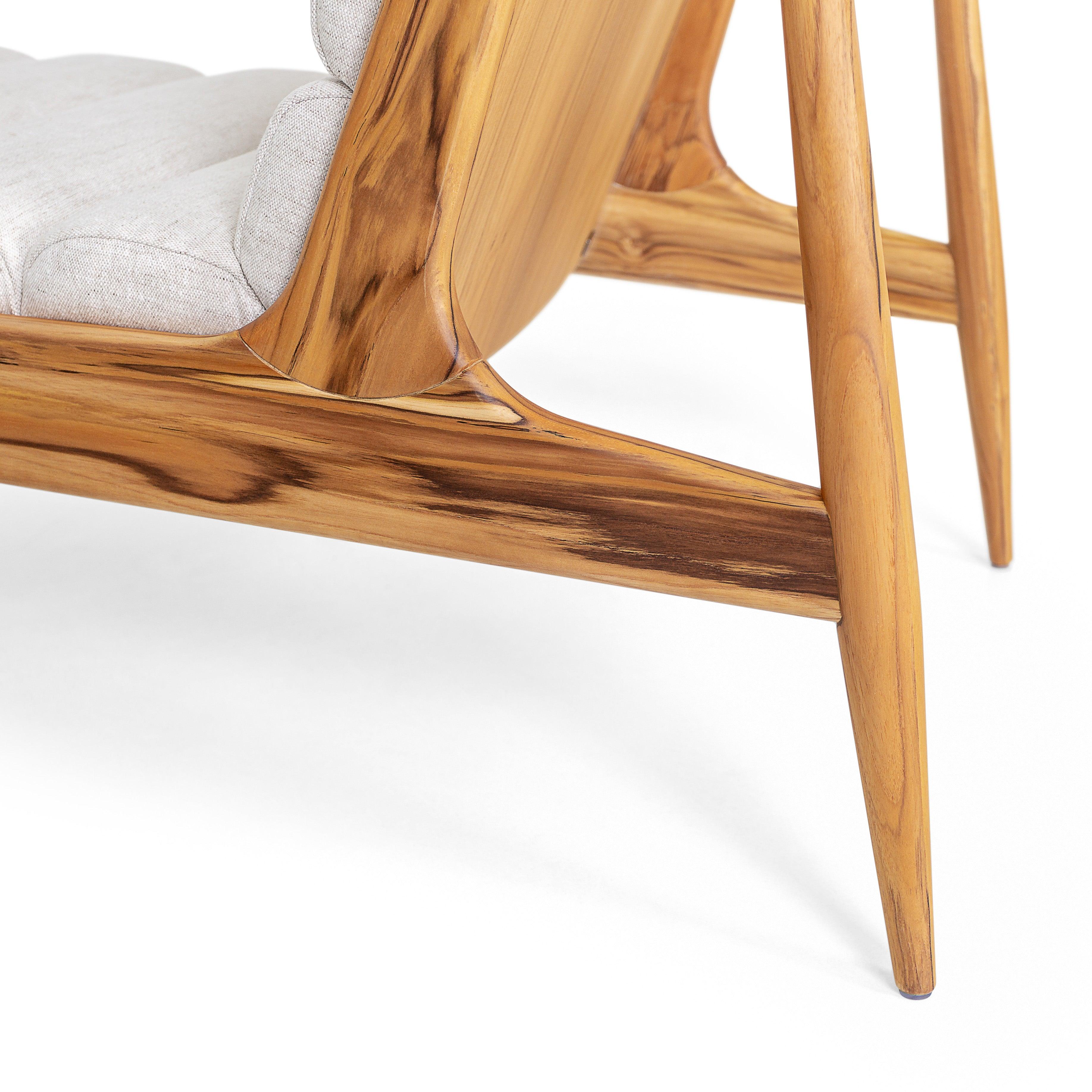 Chaise longue in teak con tessuto bianco sporco e design d'ispirazione vintage, Wave Line in vendita 1