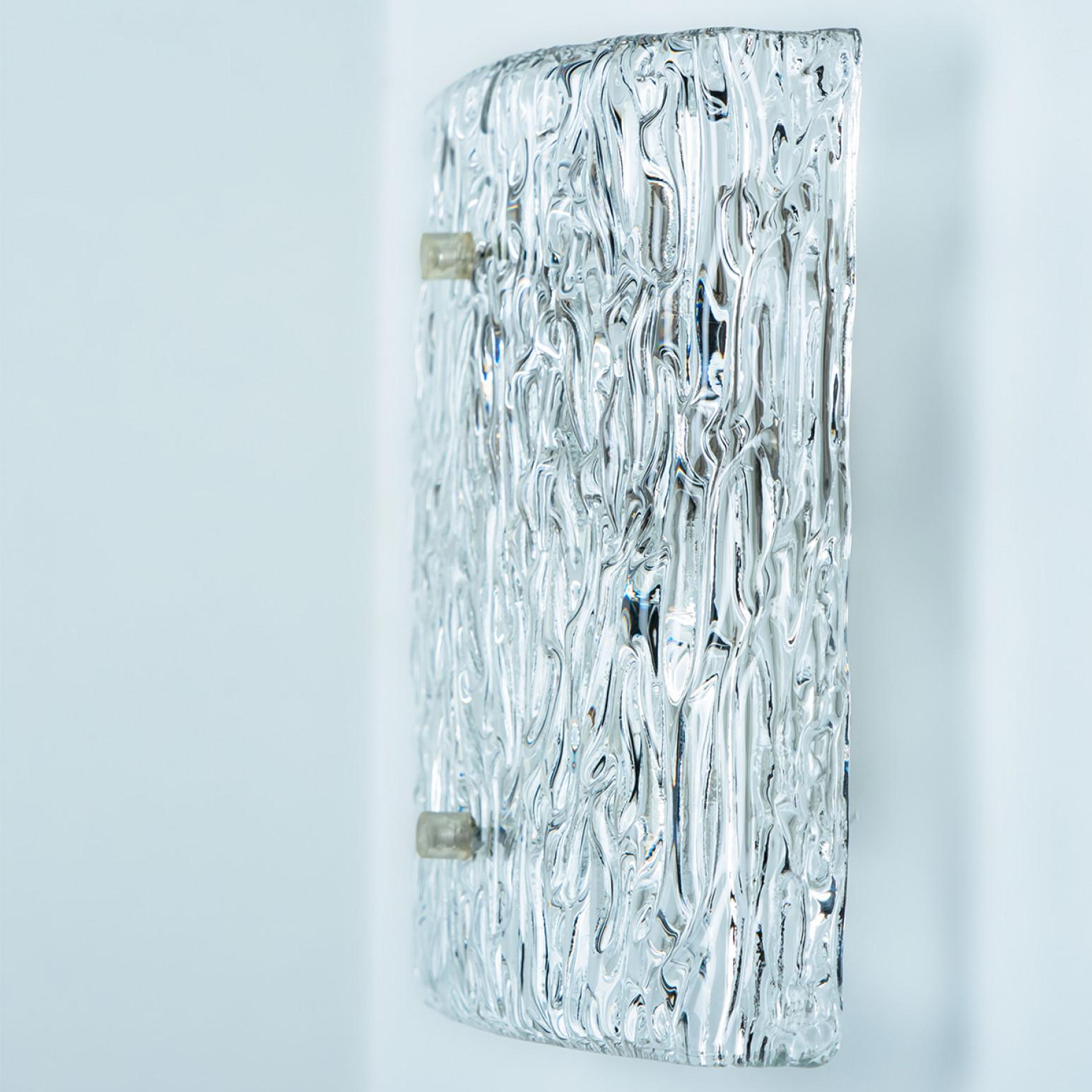 Wave Textured Glass Silver Wandleuchte Kalmar, 1970er Jahre im Zustand „Gut“ im Angebot in Rijssen, NL