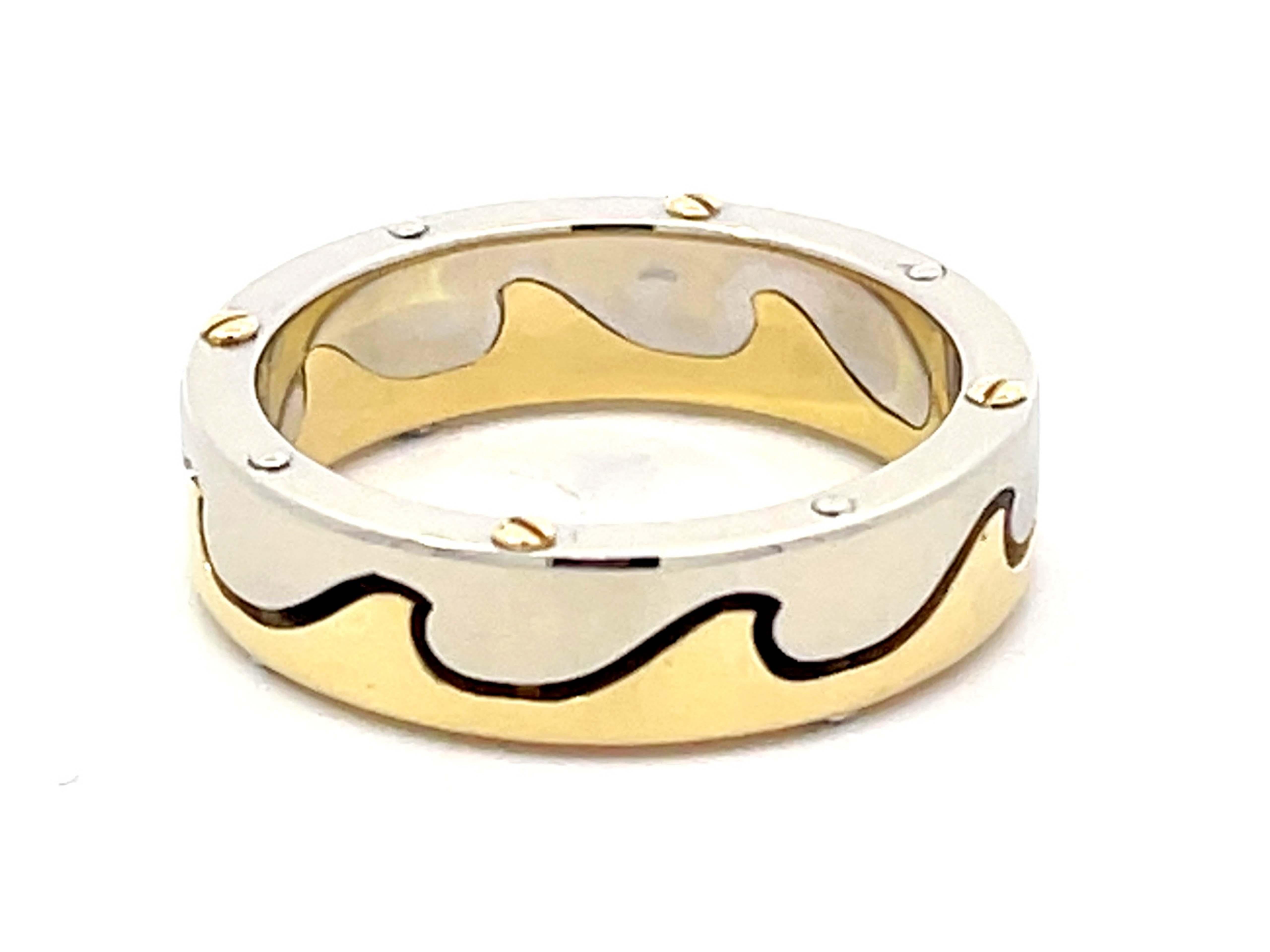 Modern Wave Two Toned Screw Motif Ring in 18k Gold For Sale