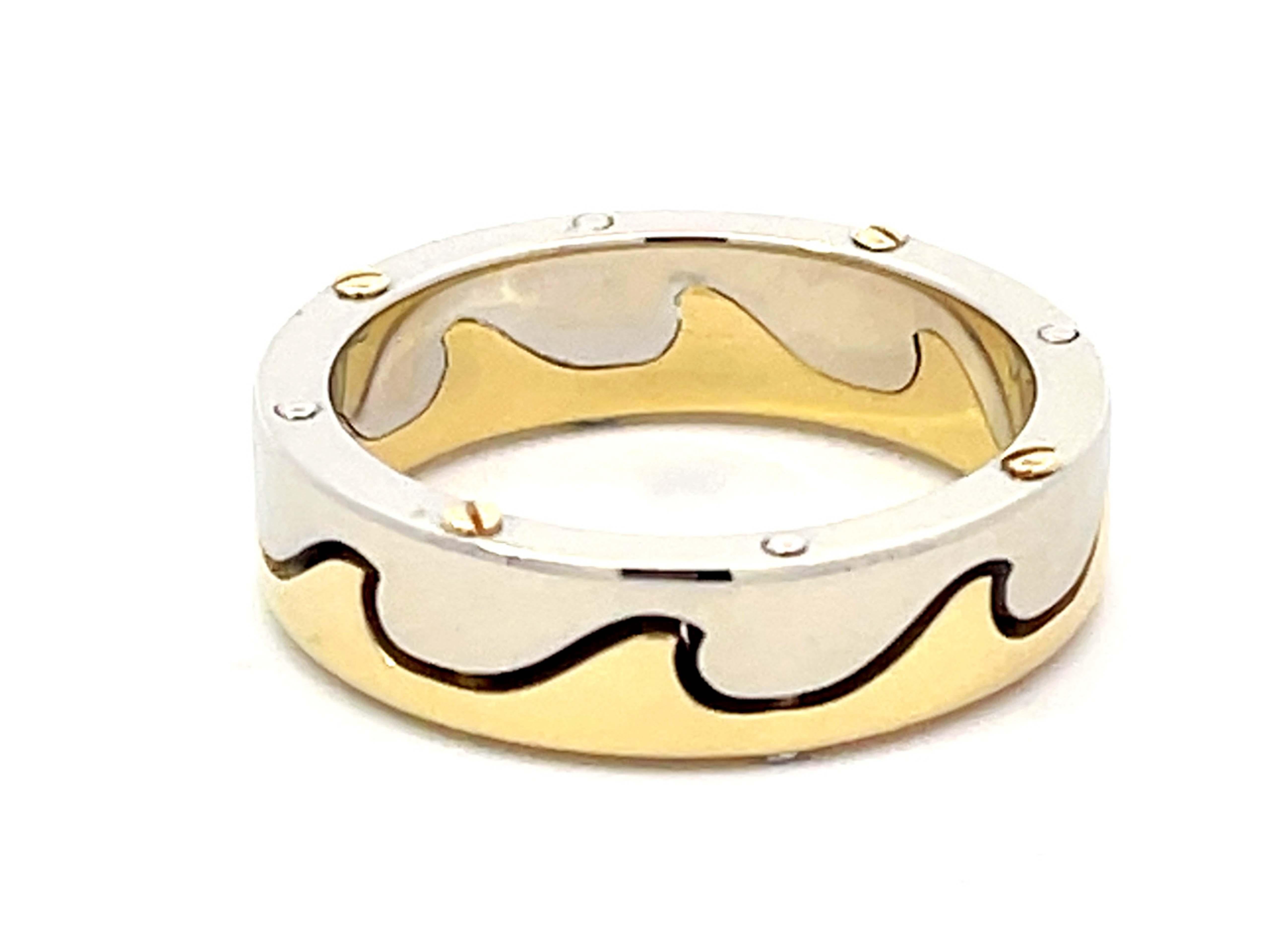 Wave Two Toned Screw Motif Ring in 18k Gold In Excellent Condition For Sale In Honolulu, HI
