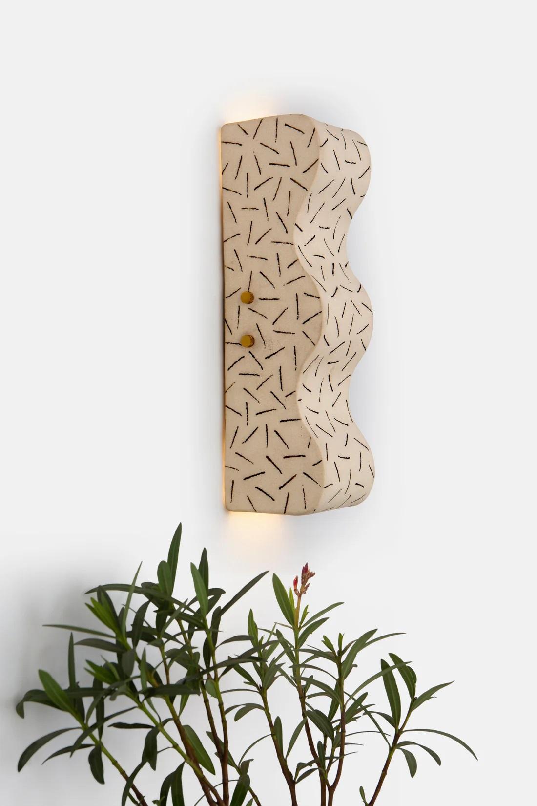 Moderno Lampada da parete Wave di Hatsu in vendita