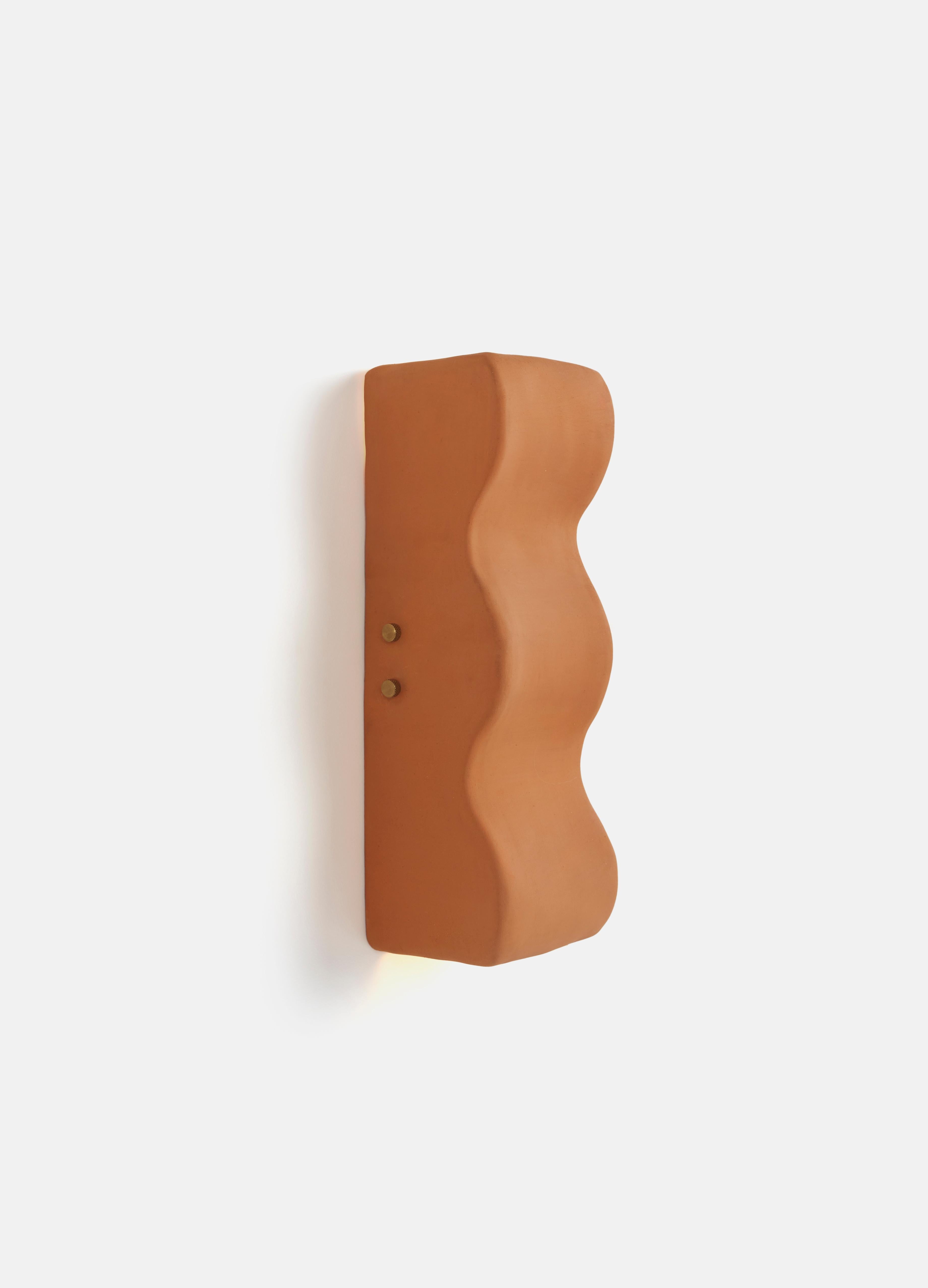 XXI secolo e contemporaneo Lampada da parete Wave di Hatsu in vendita
