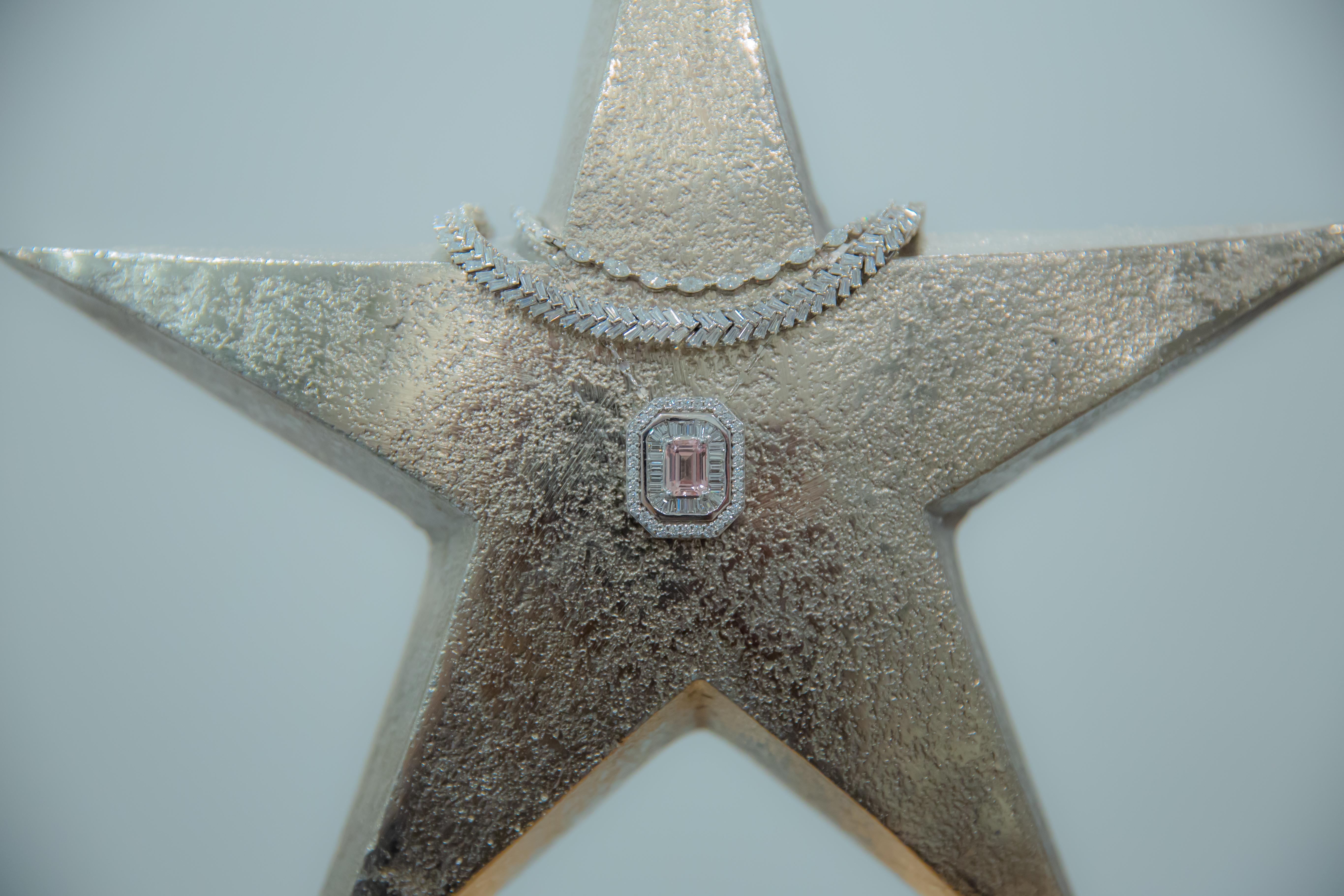 Bracelet tennis en or blanc 14 carats avec diamants baguettes taille chevron de 3,23 carats en vente 1