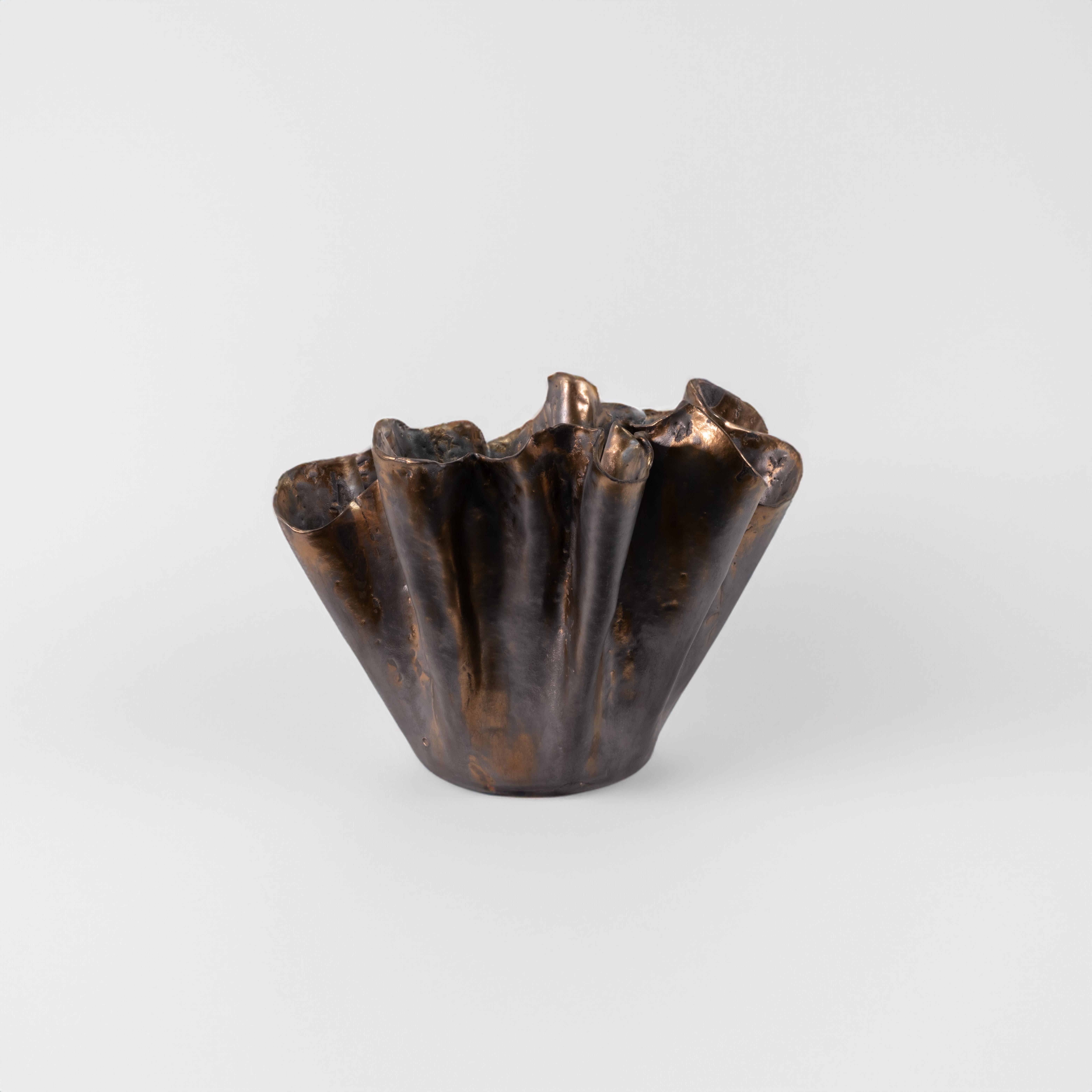 Moderne Vase en bronze « Waves » d'Alex Muradian en vente