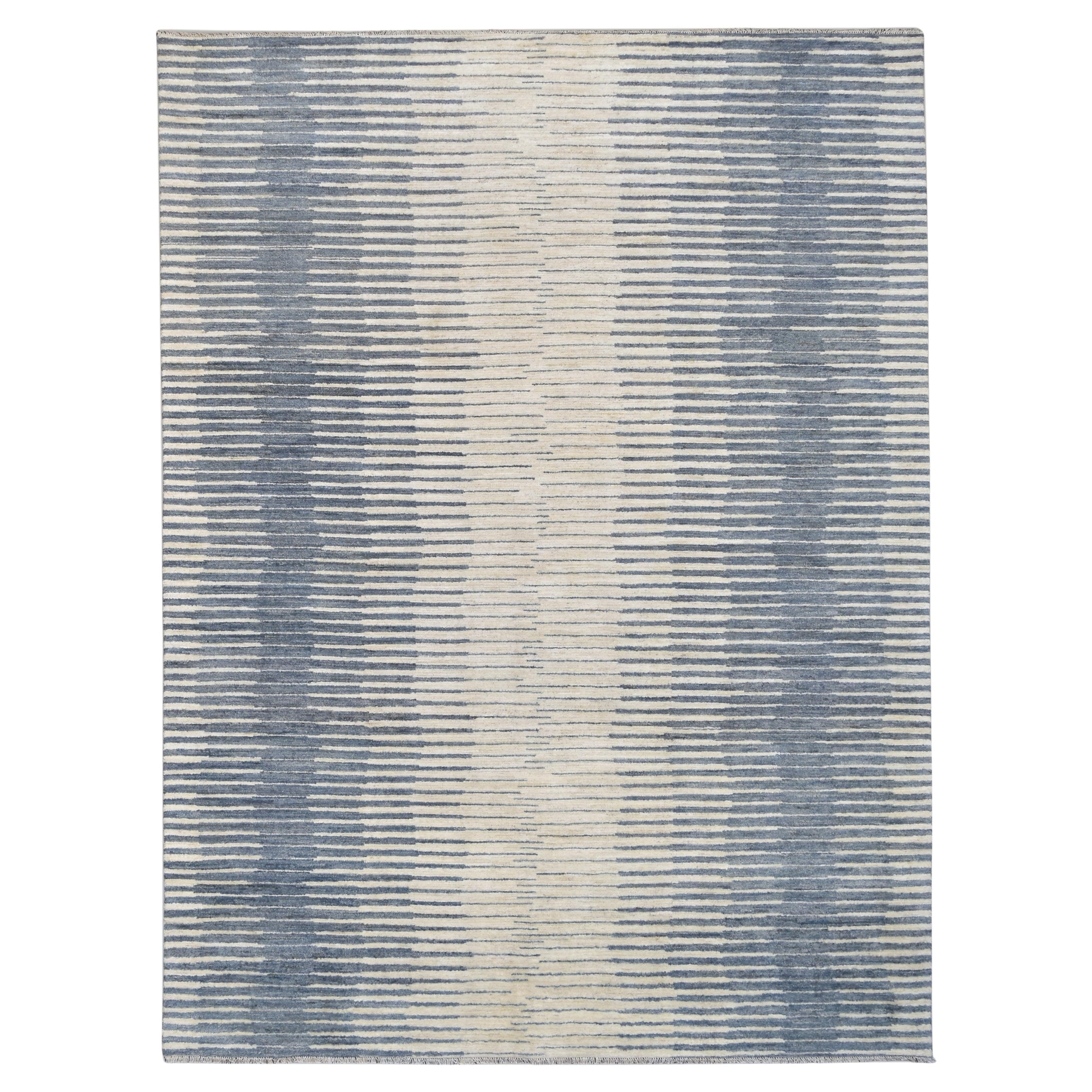 Tapis de laine rayé bleu et ivoire Gradient Waves 9'x12'