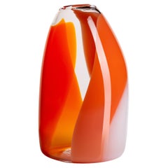 Handgeblasene Glasvase Waves No 487, klar, rot, orange und pfirsichfarben von Neil Wilkin
