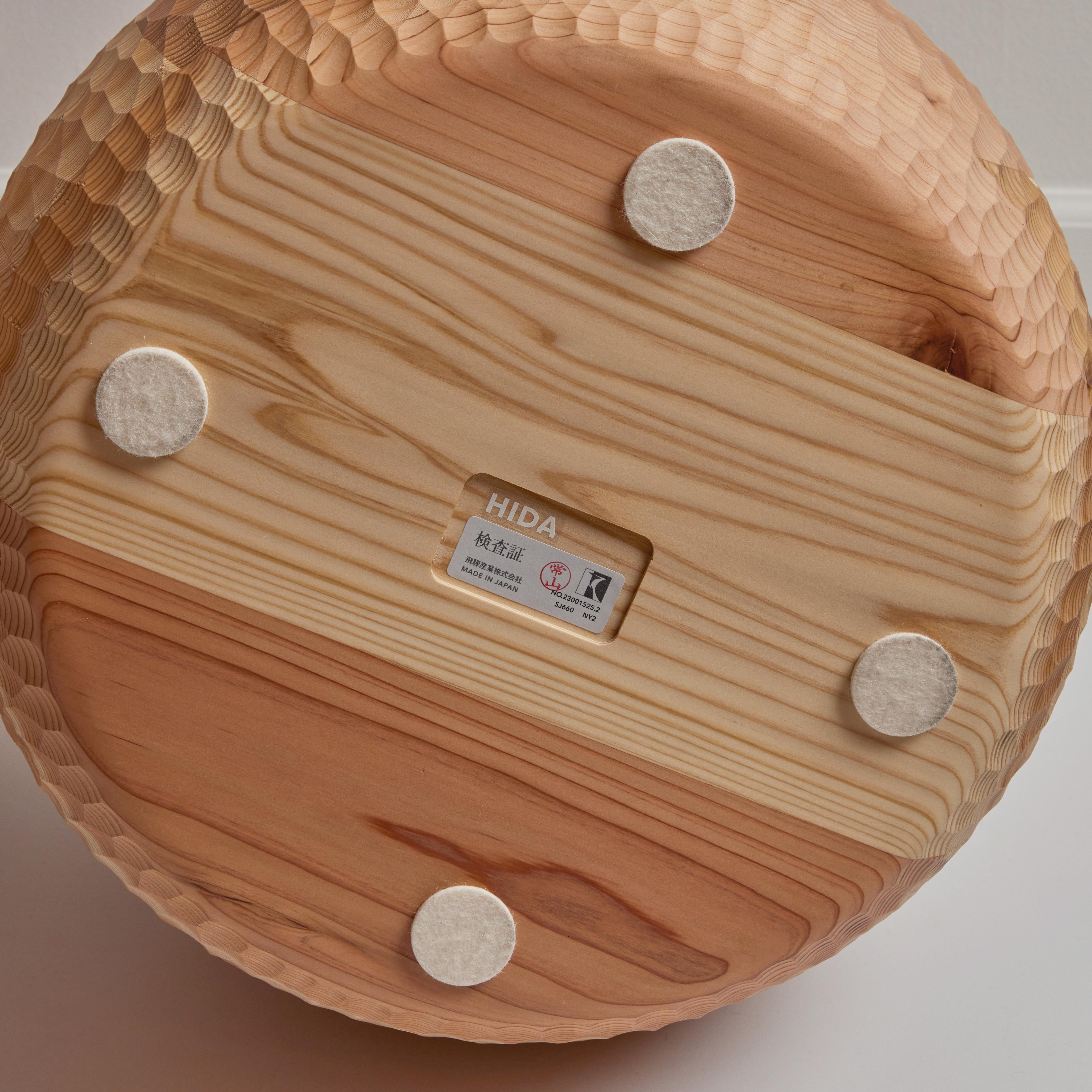 Wavok Hocker oder Beistelltisch aus handgeschnitztem japanischem Zedernholz für Hida im Angebot 6