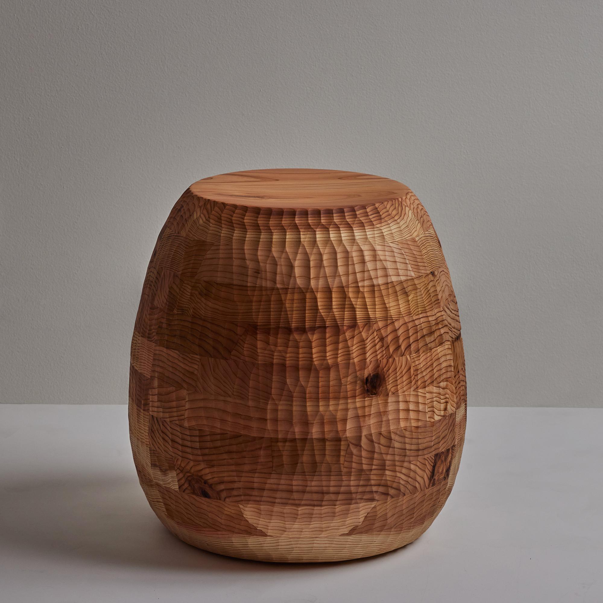 Tabouret ou table d'appoint Wavok en bois de cèdre japonais sculpté à la main pour Hida en vente 8