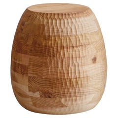 Wavok Hocker oder Beistelltisch aus handgeschnitztem japanischem Zedernholz für Hida