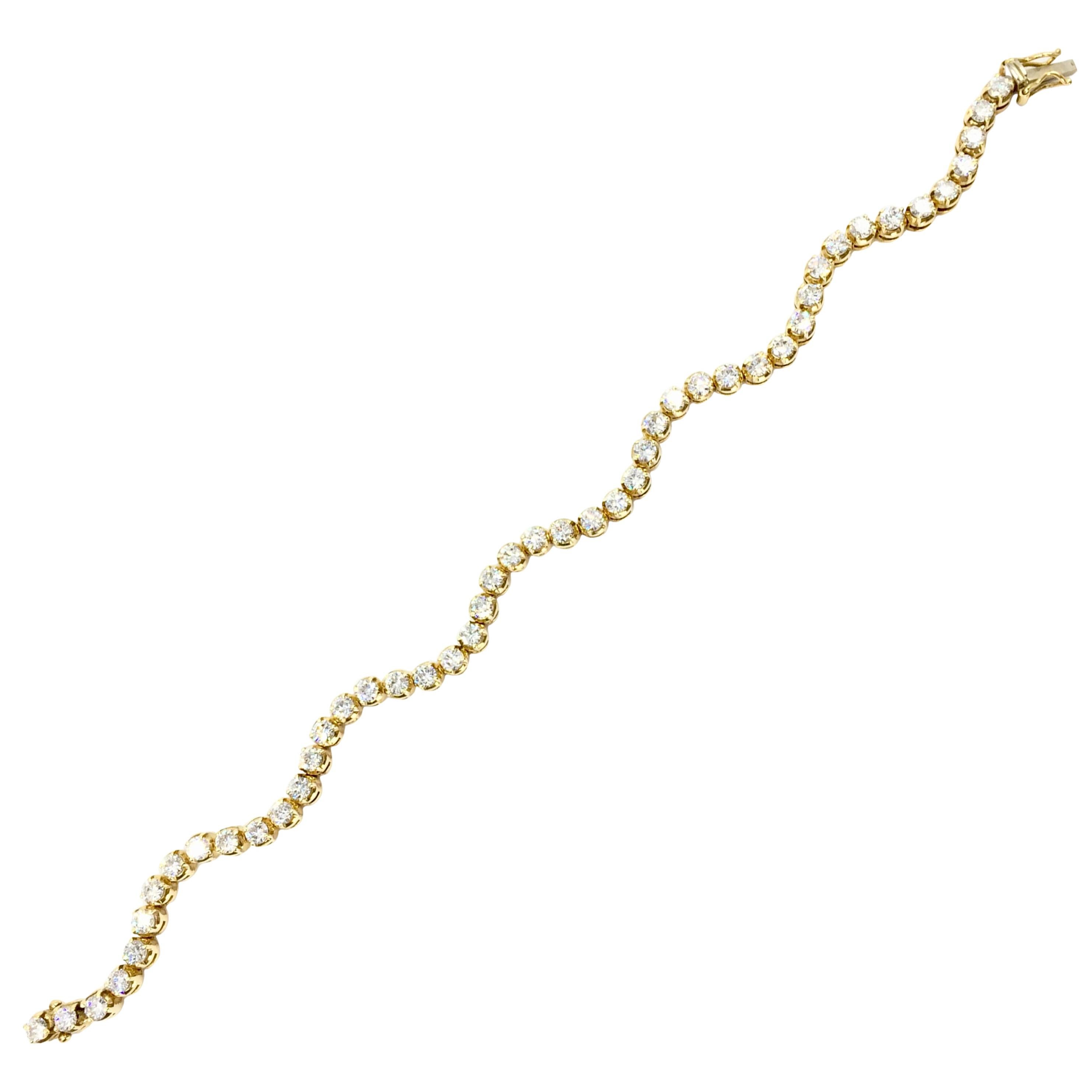 Wavy 18 Karat Yellow Gold 3.93 Carat Diamond Tennis Bracelet For Sale