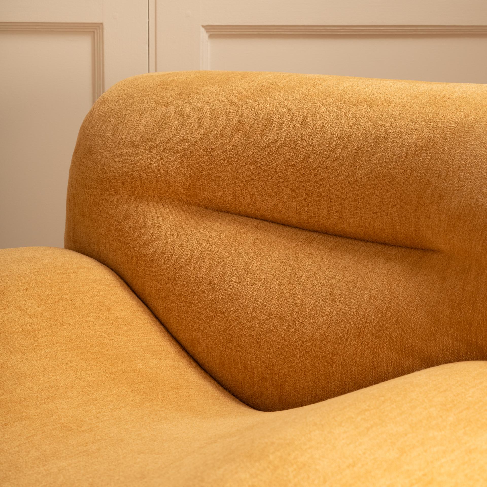 Late 20th Century Wavy armchairs - Italian 1970s For Sale