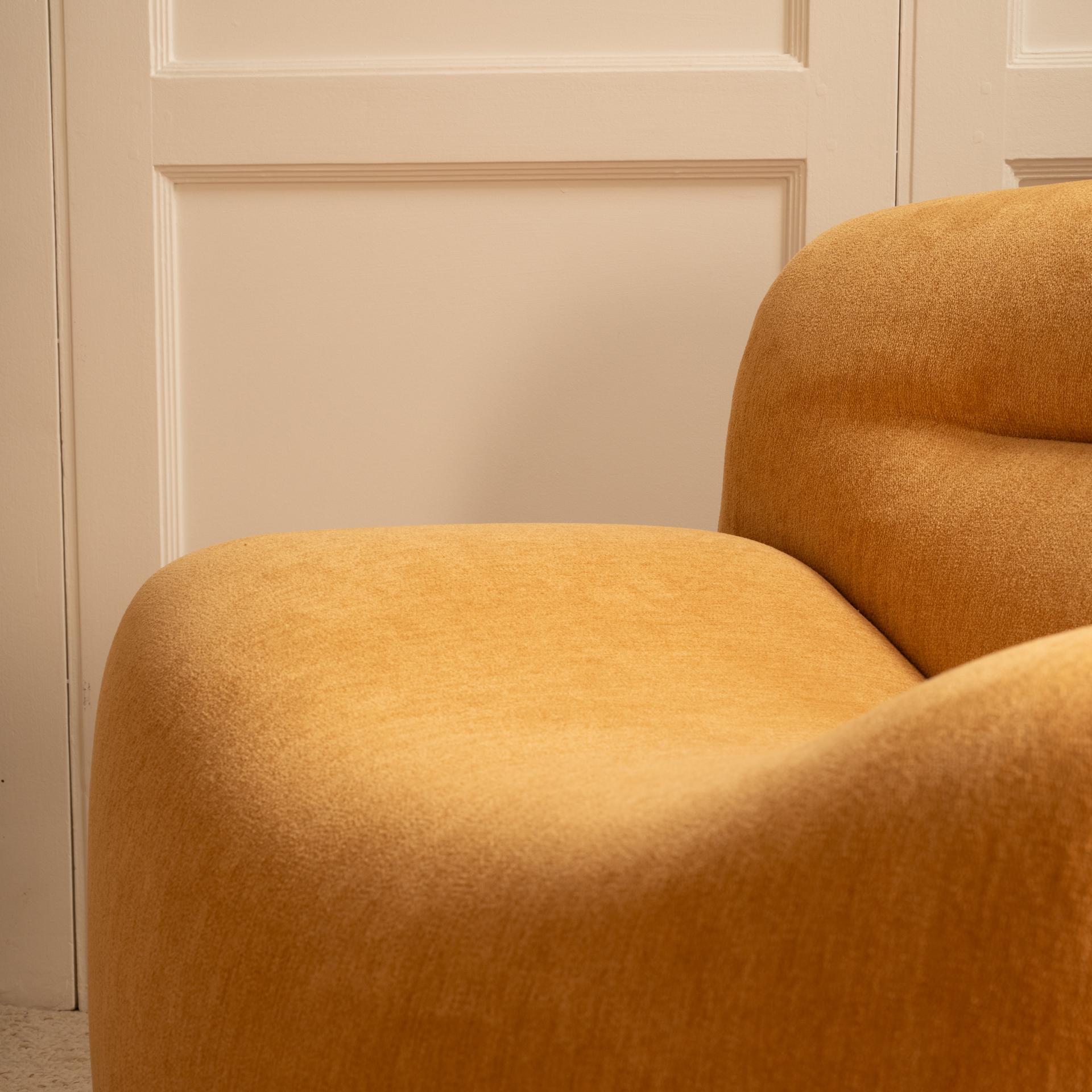 Wavy armchairs - Italian 1970s For Sale 1