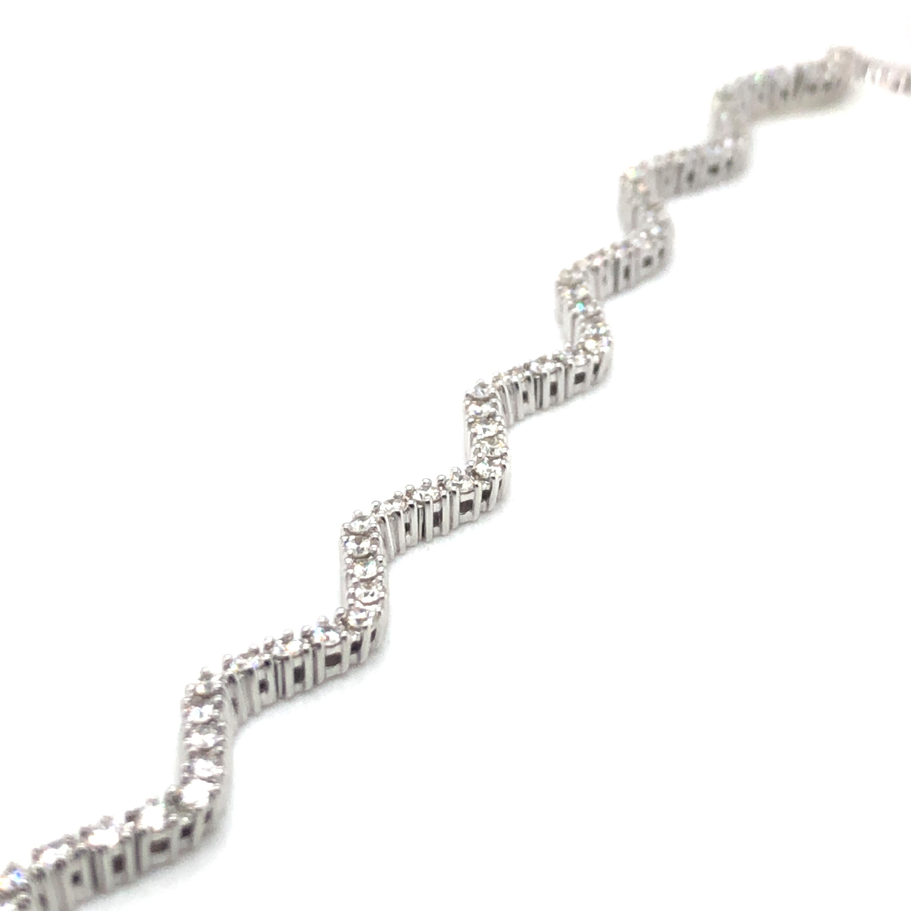 Taille ronde Bracelet ondulé avec diamants Or blanc 14K