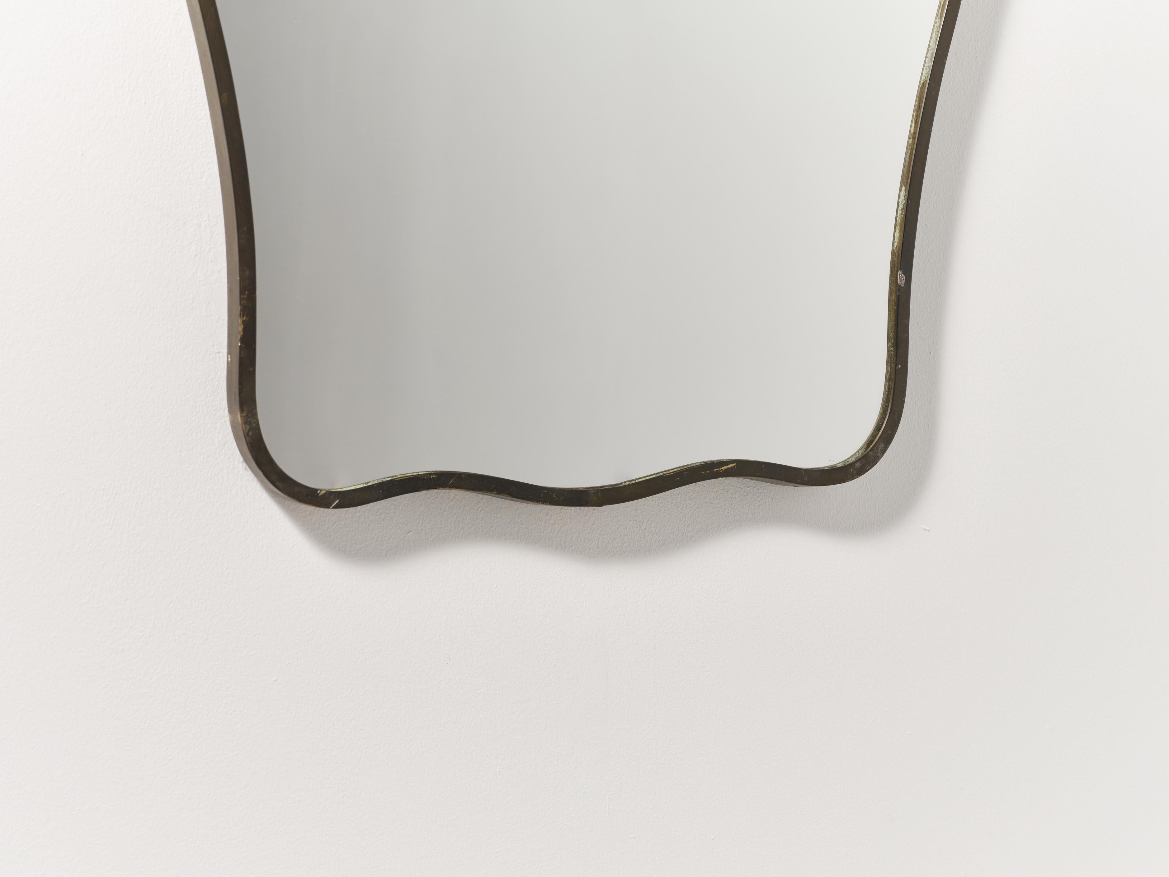 italien Miroir ondulé en laiton, Italie, années 1960 en vente