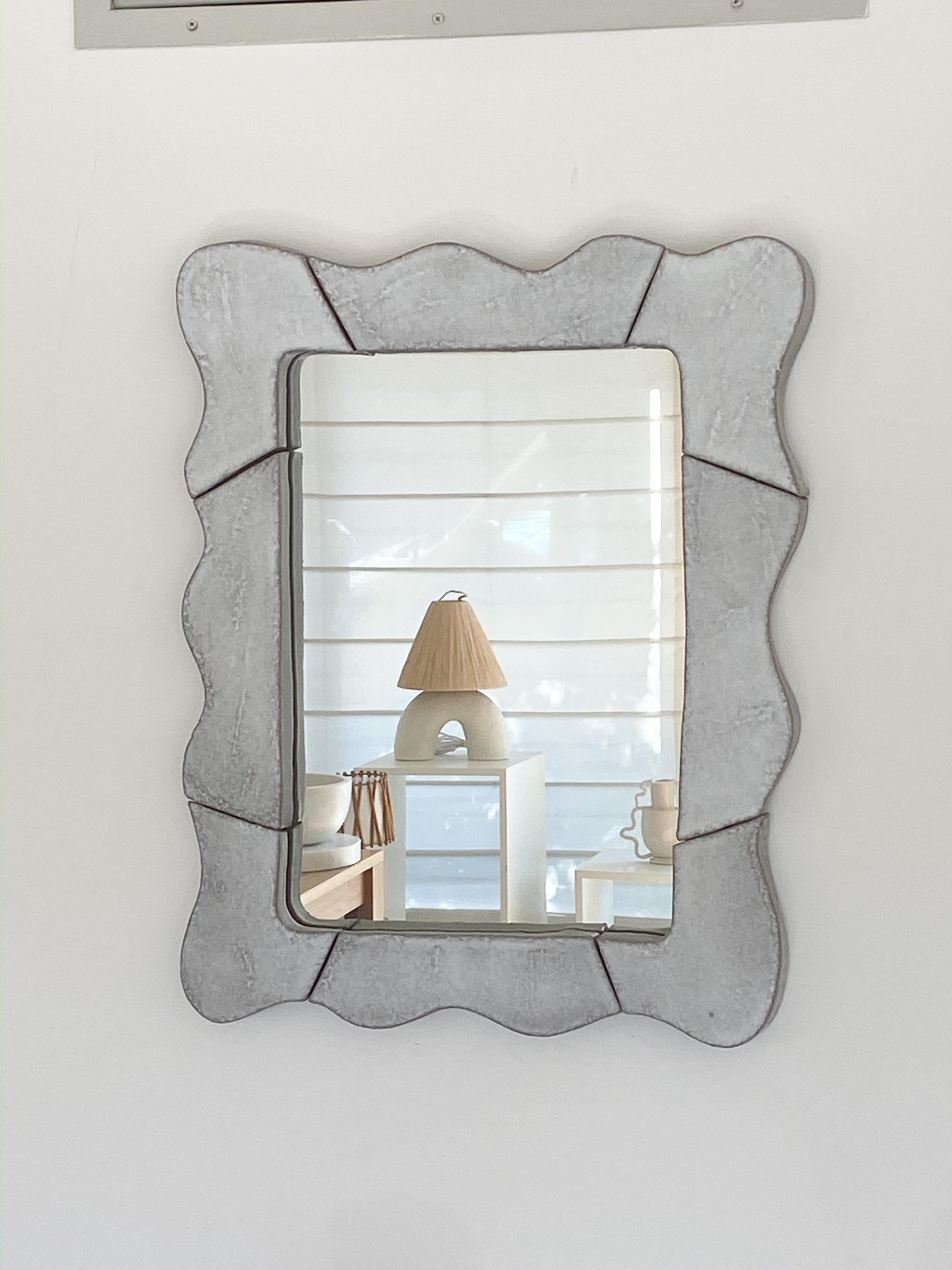 Miroir en céramique ondulée en vente 4