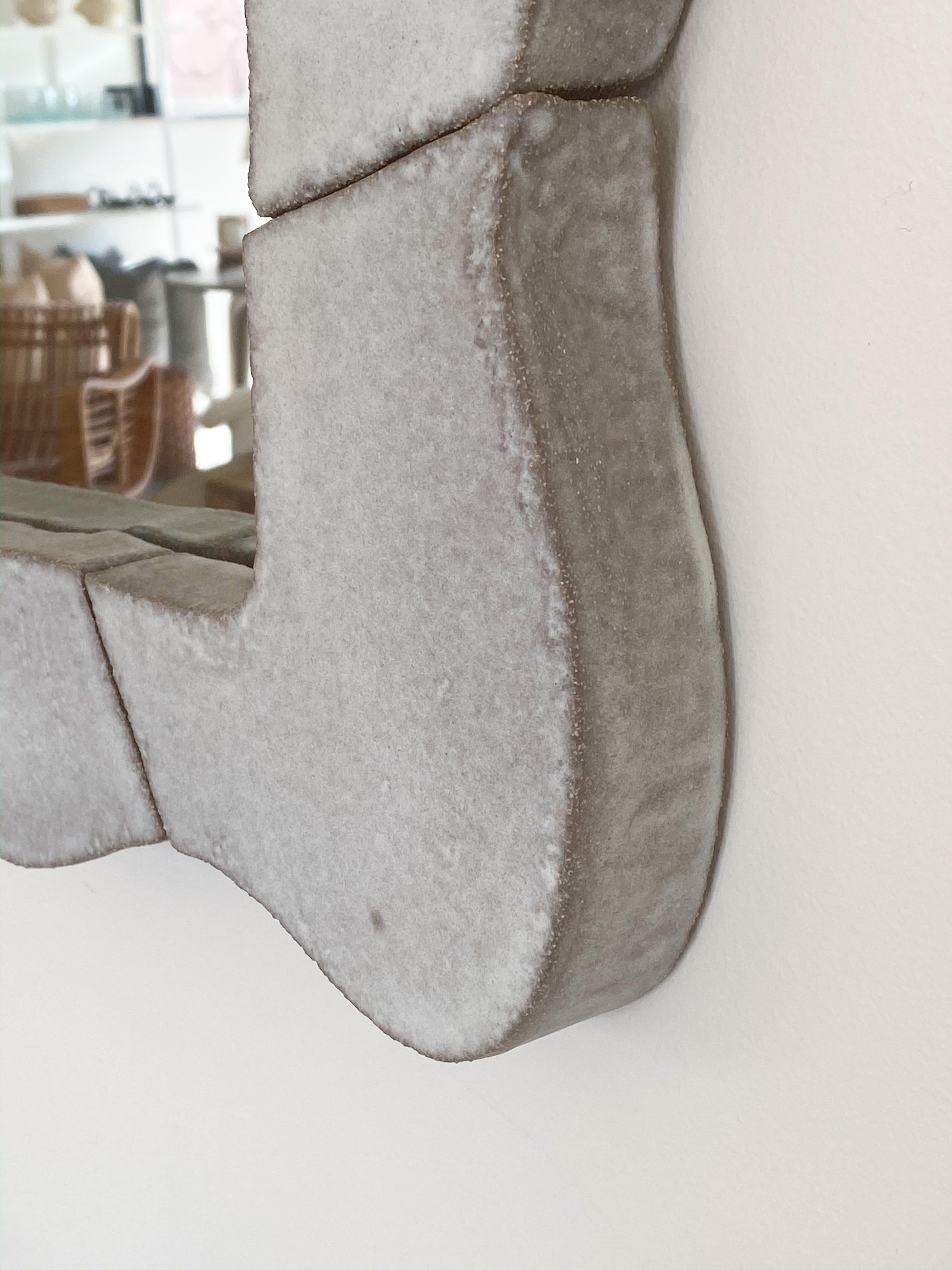 XXIe siècle et contemporain Miroir en céramique ondulée en vente