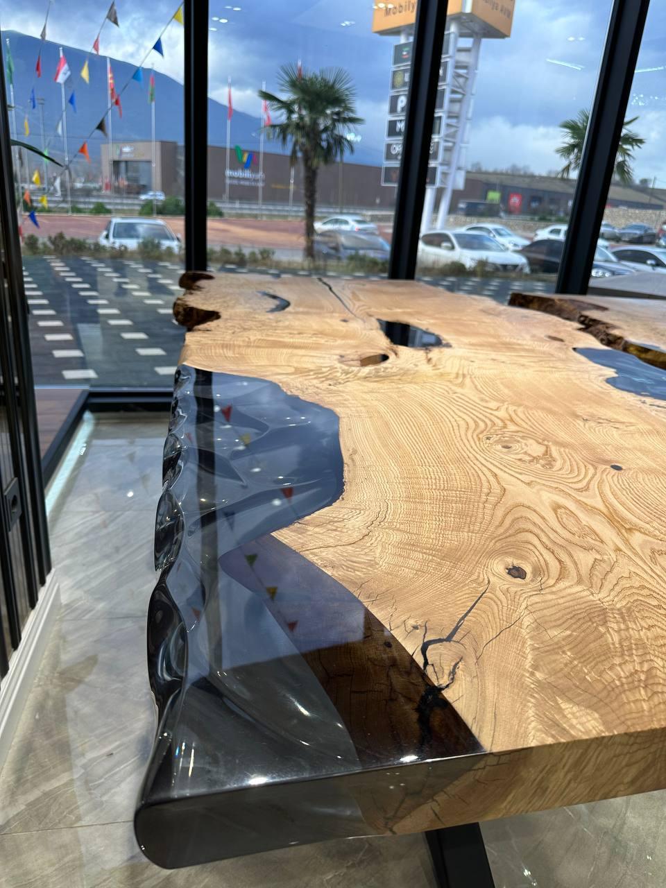 Soudé Table de salle à manger en bois de frêne massif ondulé Live Design Résine époxy en vente