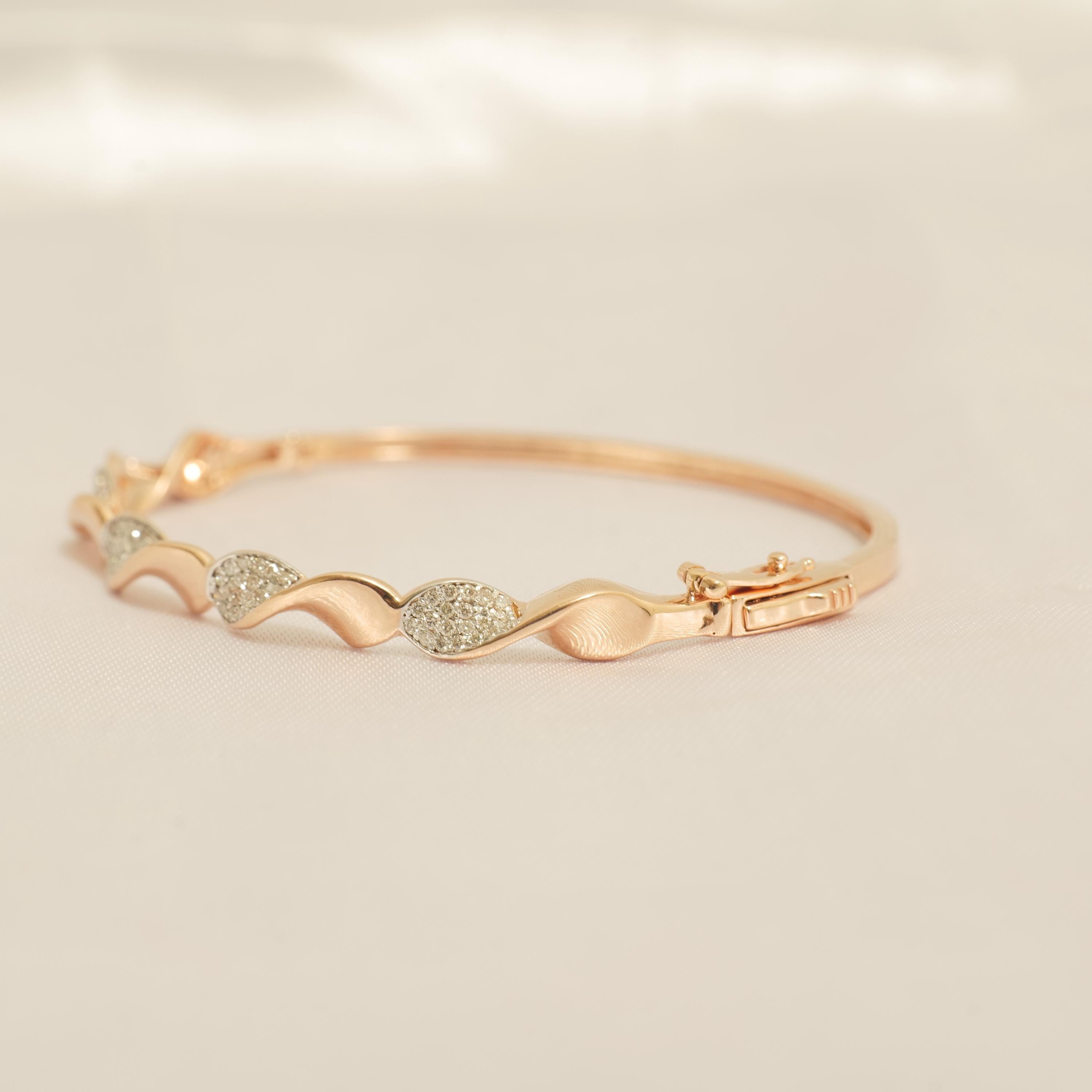 Gewelltes Diamant-Armband aus massivem 14-karätigem Gold (zertifiziert) im Zustand „Neu“ im Angebot in New Delhi, DL