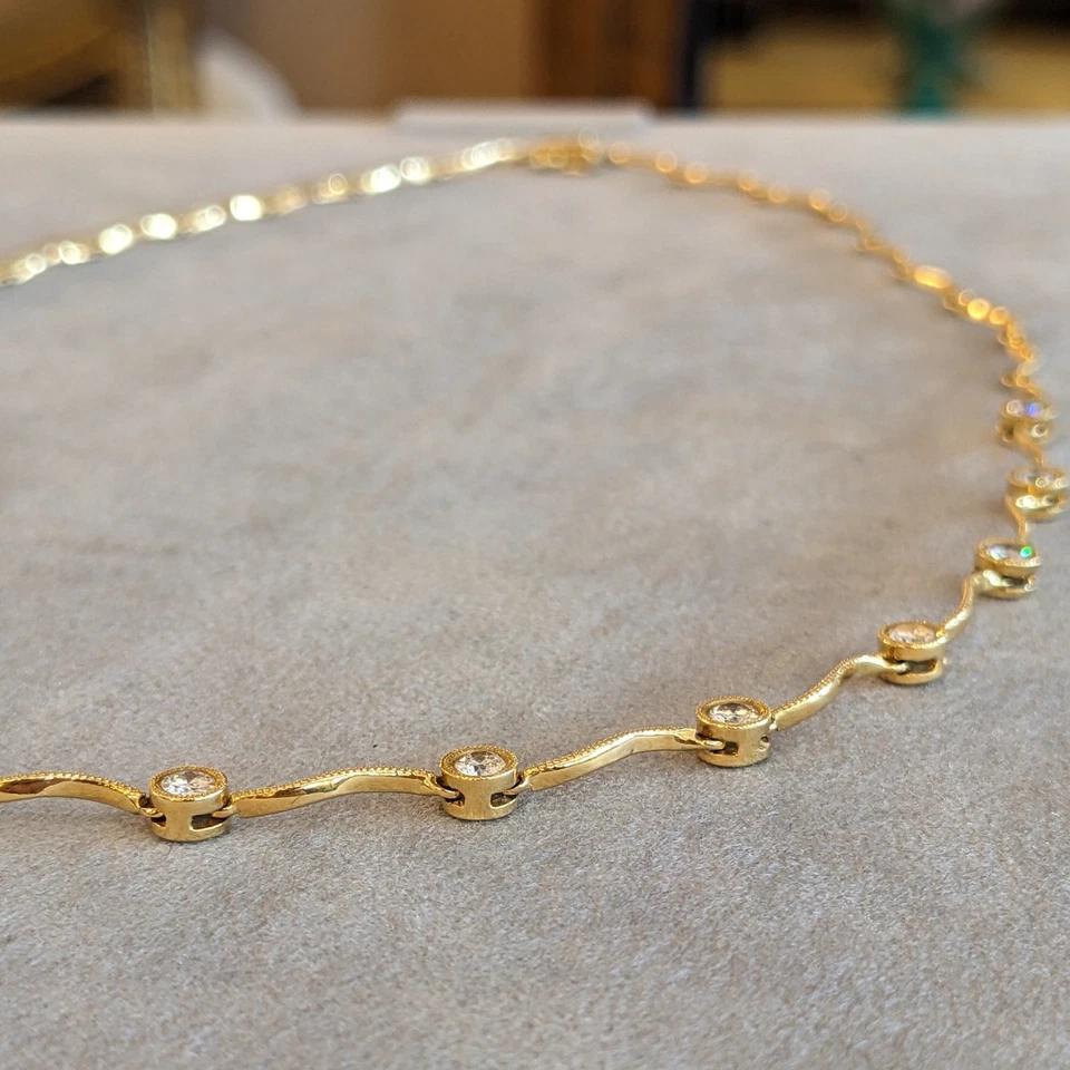 Wavy Diamond Station Halskette aus 18k Gelbgold 17 Zoll mit Diamanten (Rundschliff)