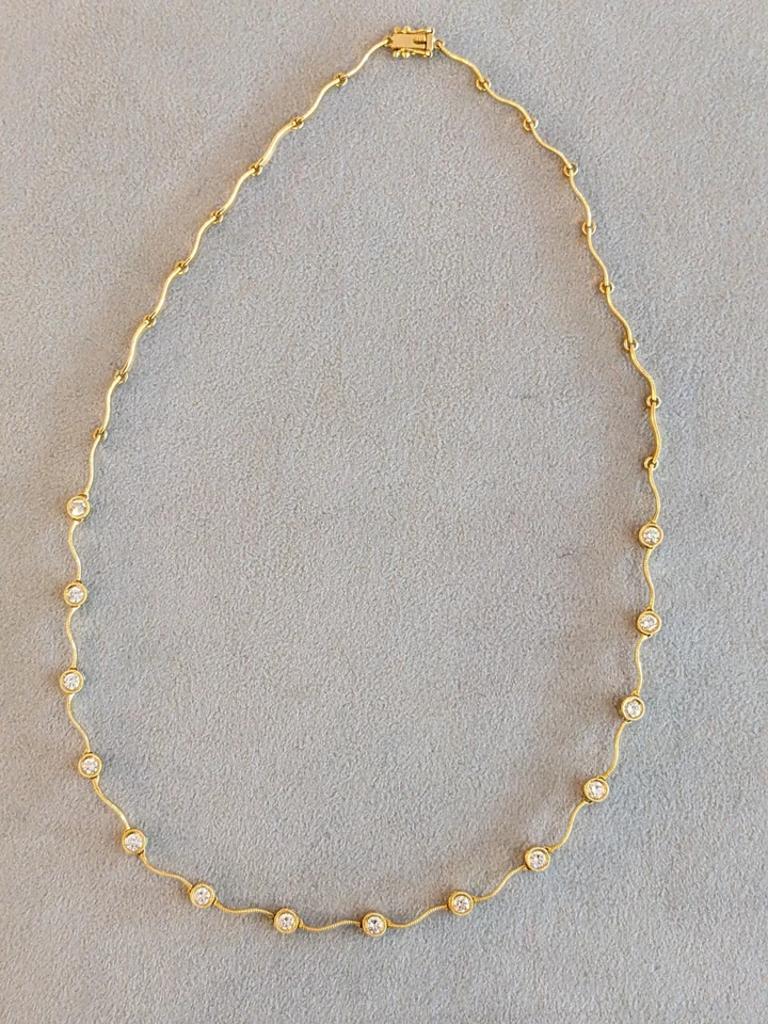 Wavy Diamond Station Halskette aus 18k Gelbgold 17 Zoll mit Diamanten Damen