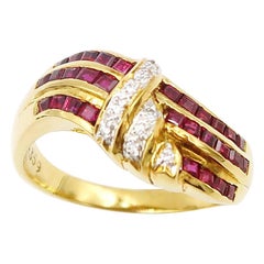 Wavy Double-Sided Deep Red Ruby and Diamond Striped Ribbon 18k Gold Ring