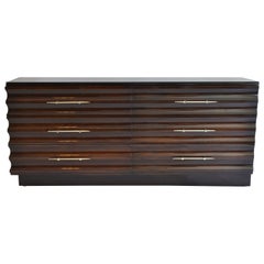 Cassettiera con fronte ondulato in Wood Sculpted Wood di Tommi Parzinger