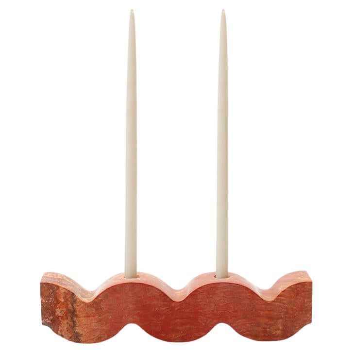¿Buscas un regalo que destaque? Este candelabro ondulado hecho con piedras preciosas combina artesanía y funcionalidad, lo que lo convierte en un impresionante complemento para la decoración de cualquier salón y en un regalo memorable para cualquier
